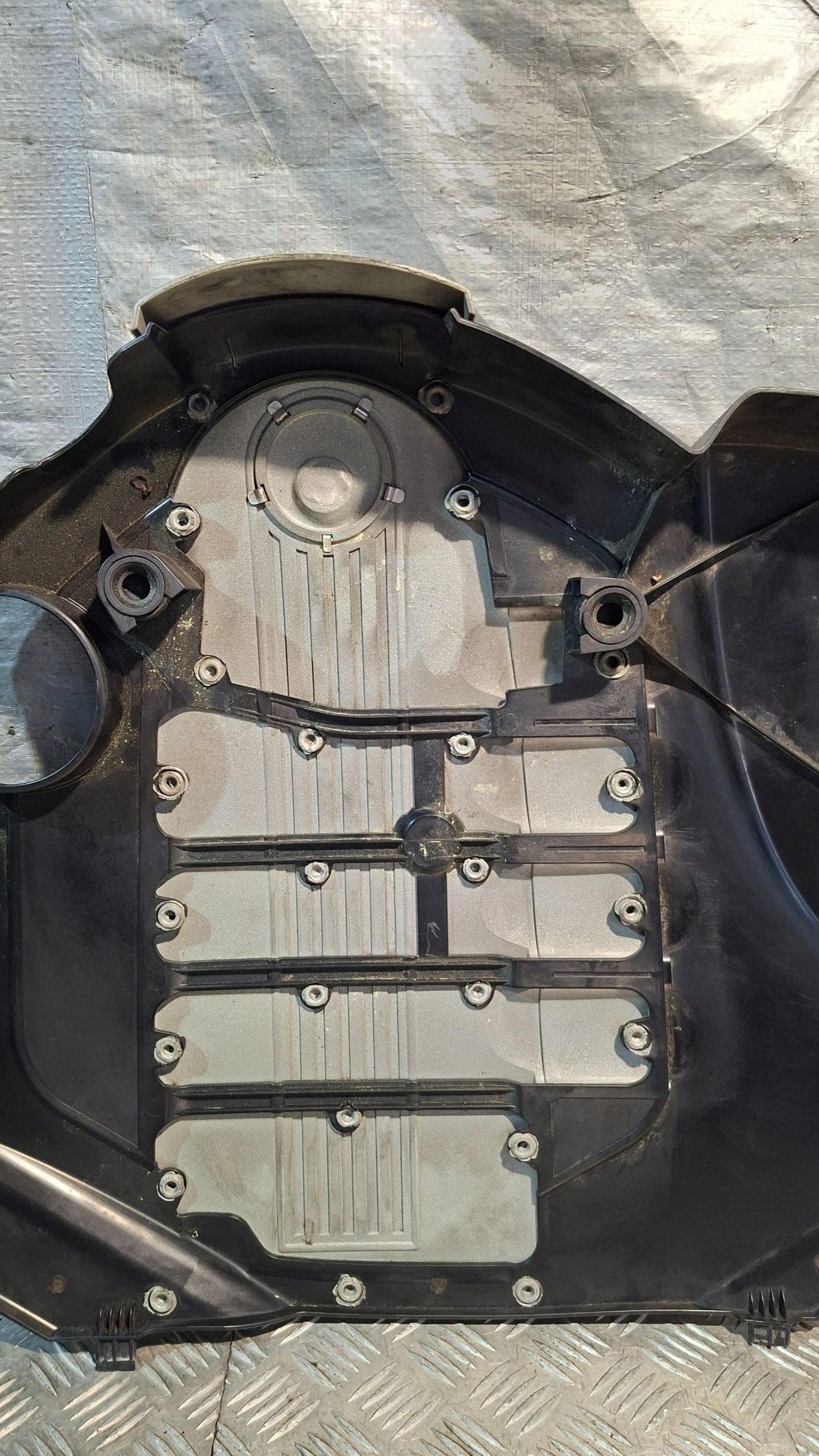 cover upper of the engine BMW E87 2.0D