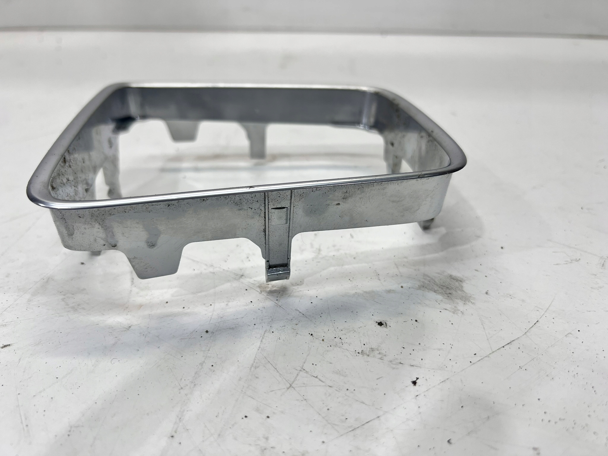 frame changes of the gear CHROM VW TIGUAN 5M0711456C