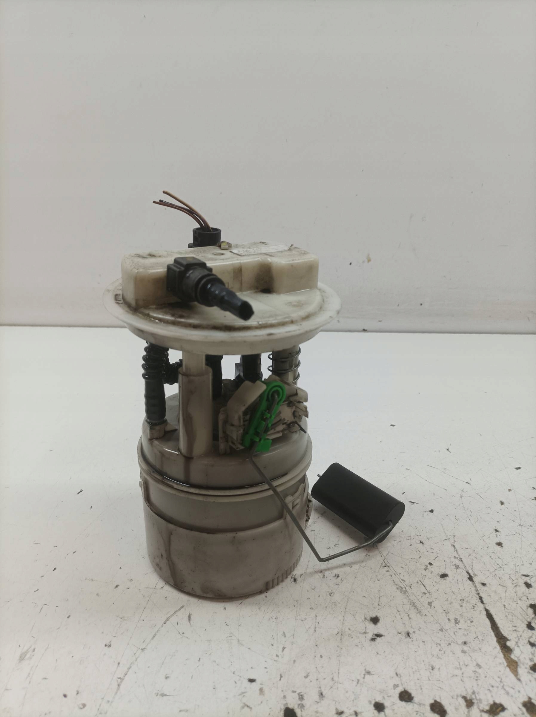 feed pump 1.6 B Dacia Sandero and (2008-2012)
