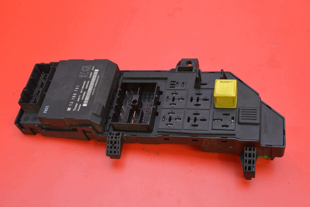 IMMO computer running board 55353231 OPEL VECTRA C 2.0 T 175 KM 02-05