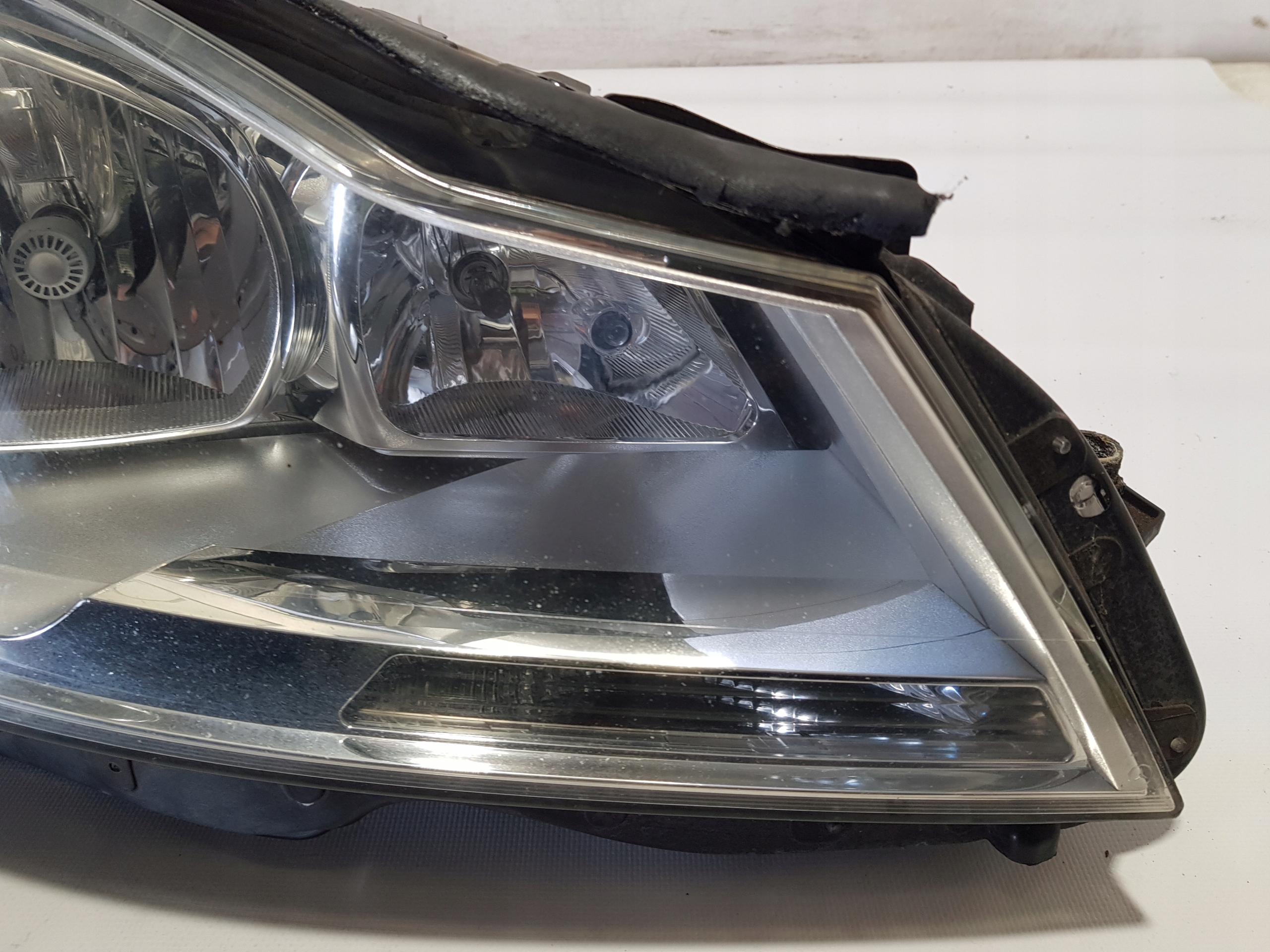 light right front MERCEDES C W204 LIFT A2048205259