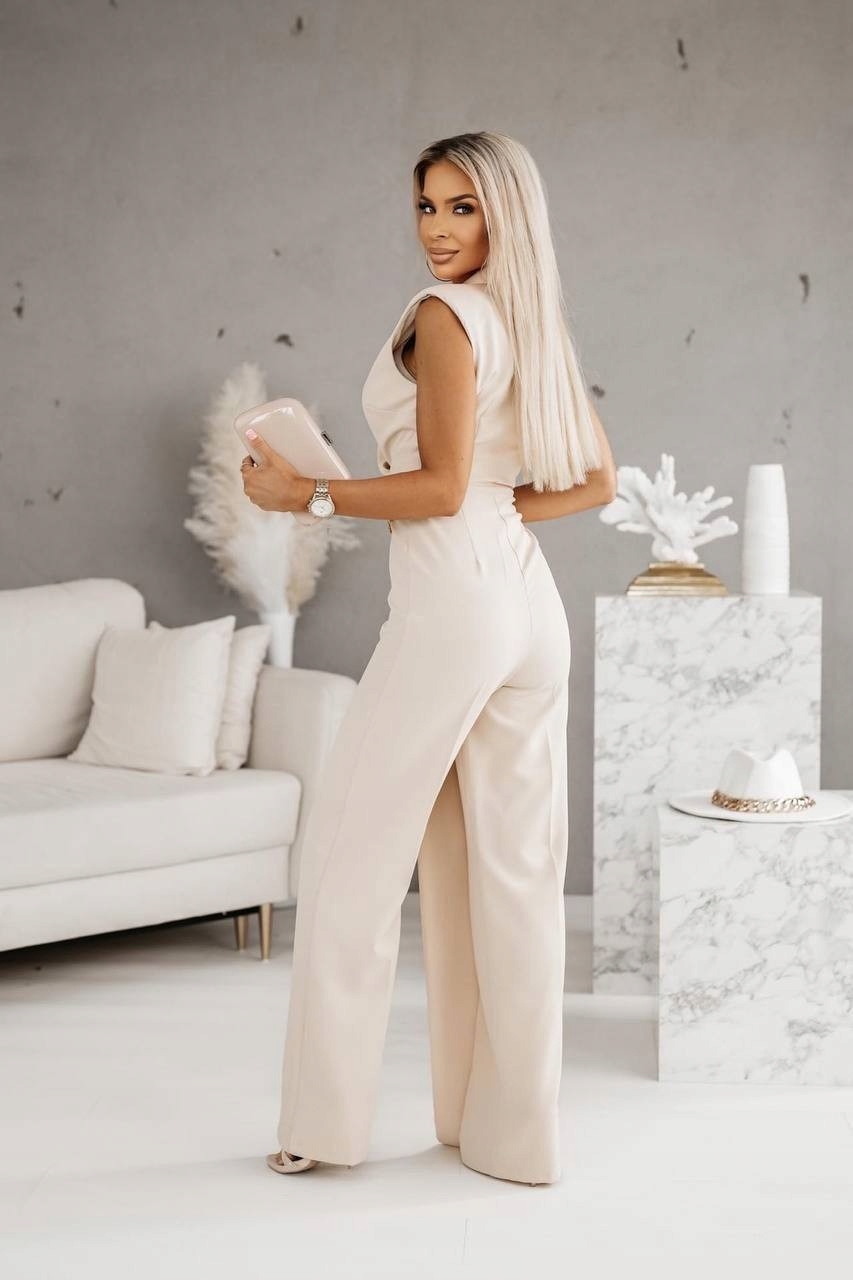 Beżowy kopertowy kombinezon z łańcuszkiem Marka inna