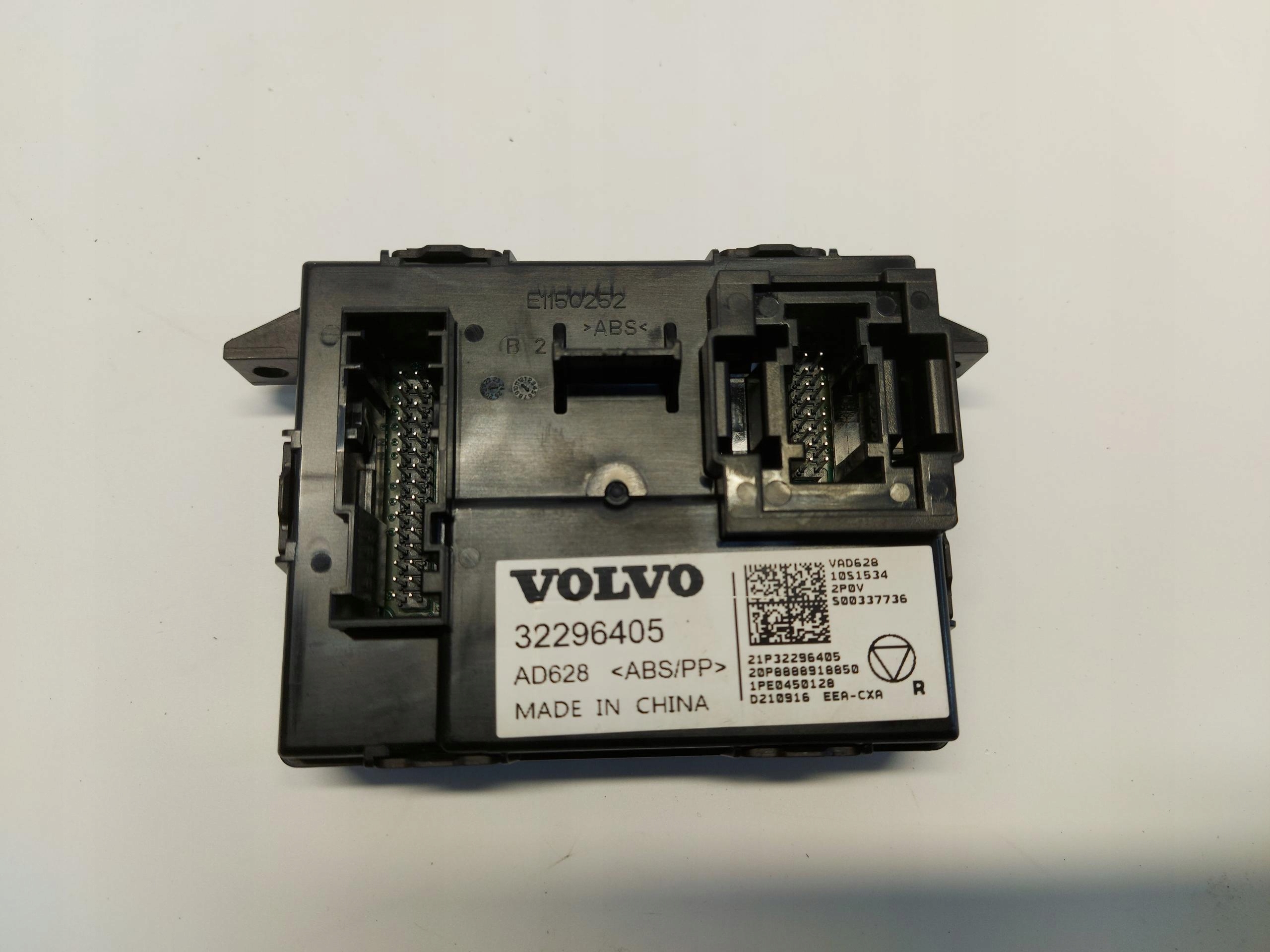 Volvo XC40 T5 EH module control unit 32296405