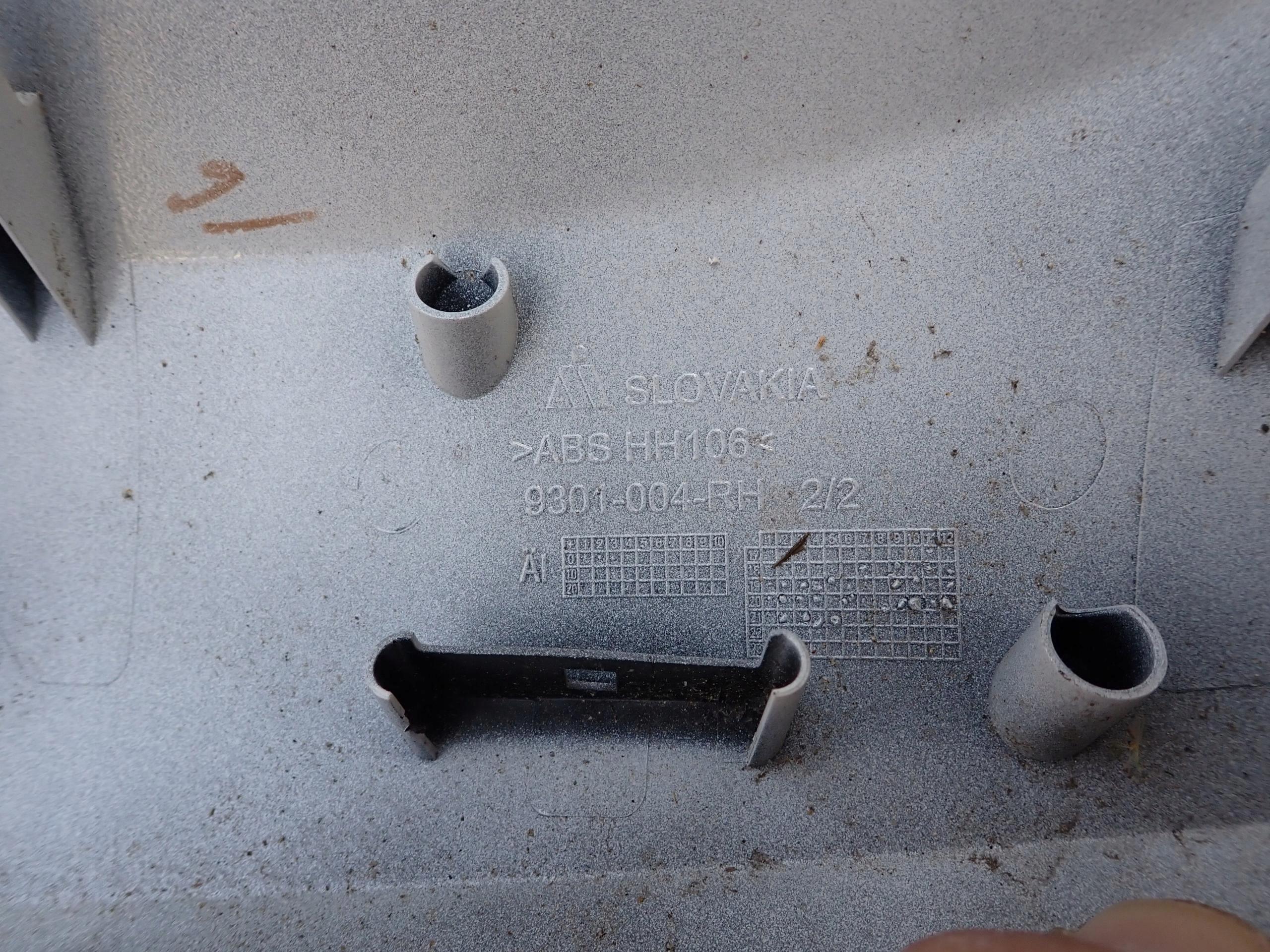 TOYOTA COROLLA 18- cover mirrors right 9301004