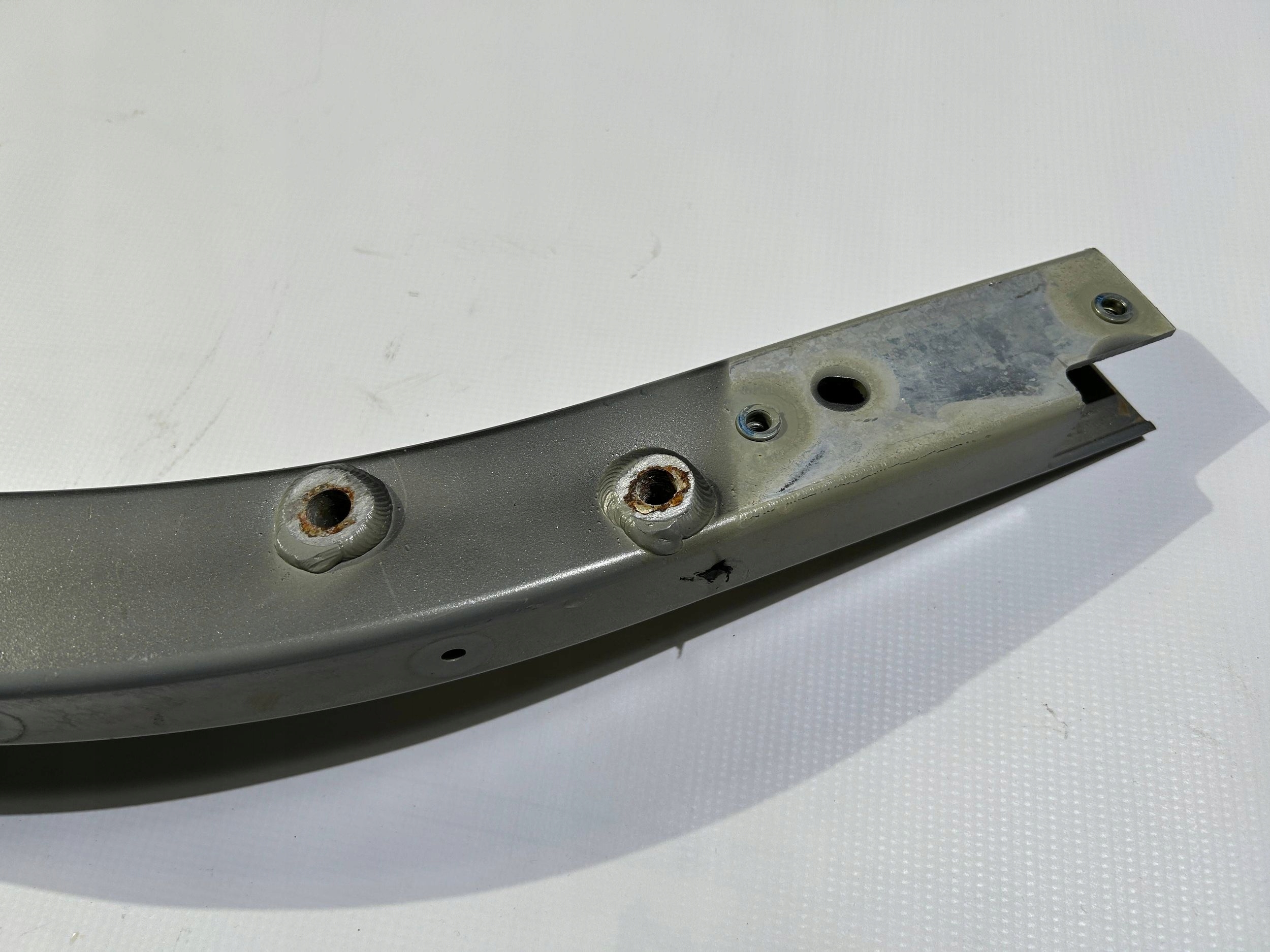 sider pillar console supports front of the front Maserati GranTurismo 2008