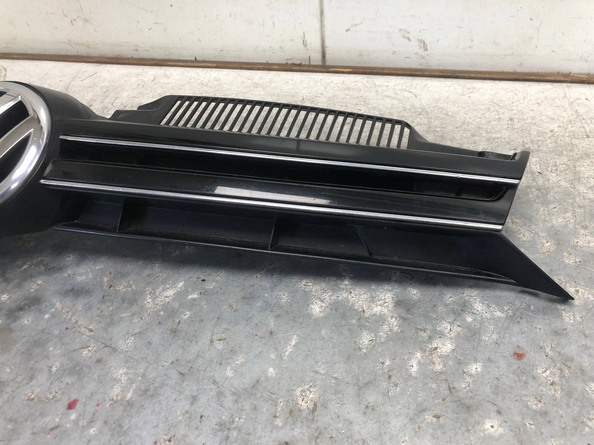 grill grill L041 VW GOLF VI KOMBI 1K9853653A