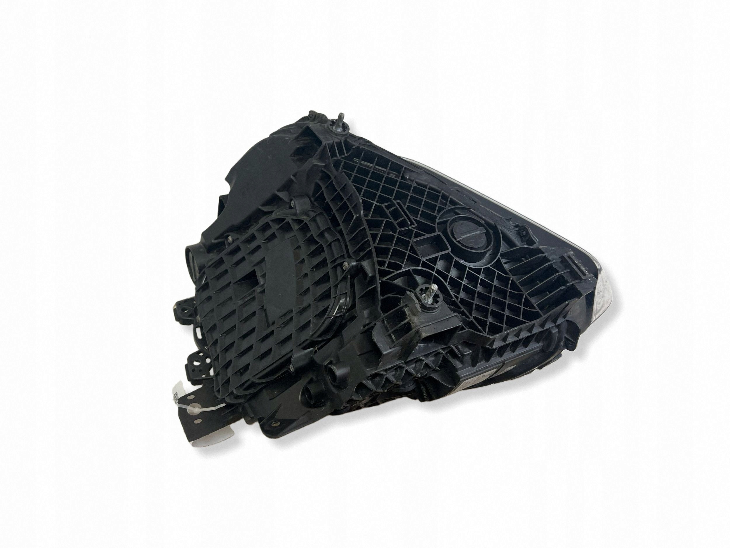 PORSCHE TAYCAN 9J1 REFLEKTOR 9J1941032E