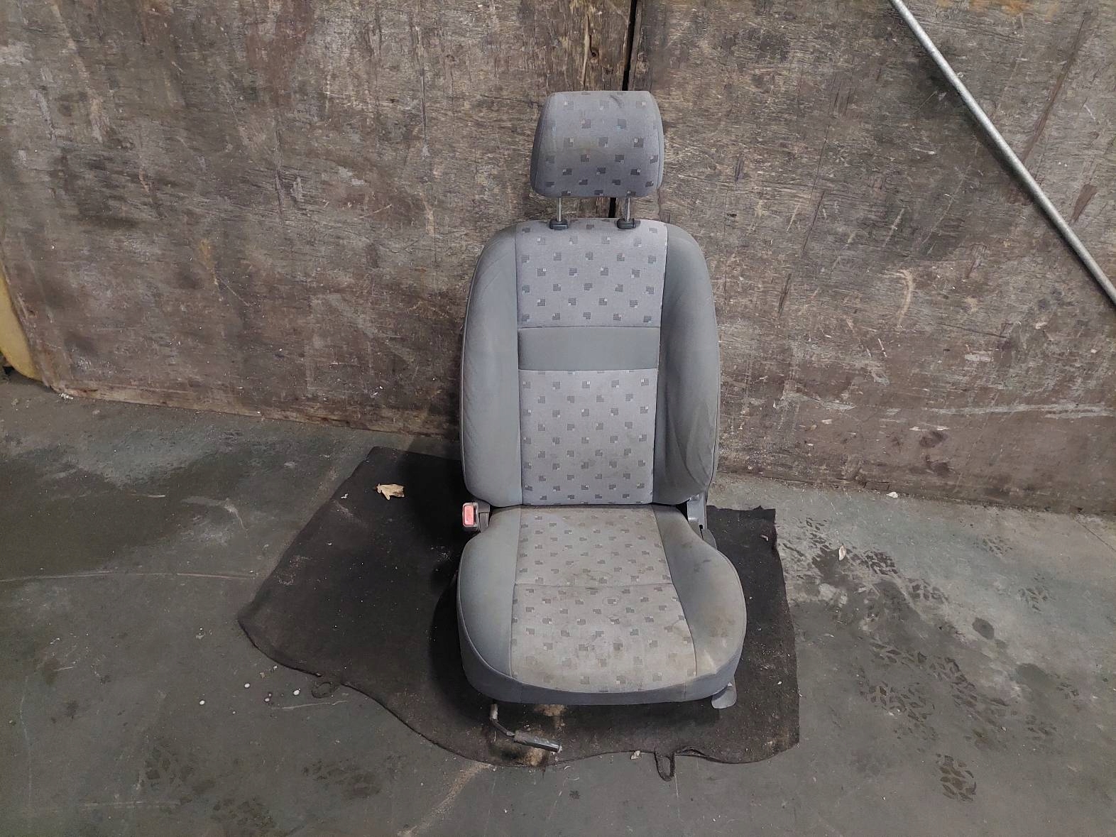 sedačka levý předek HYUNDAI GETZ a