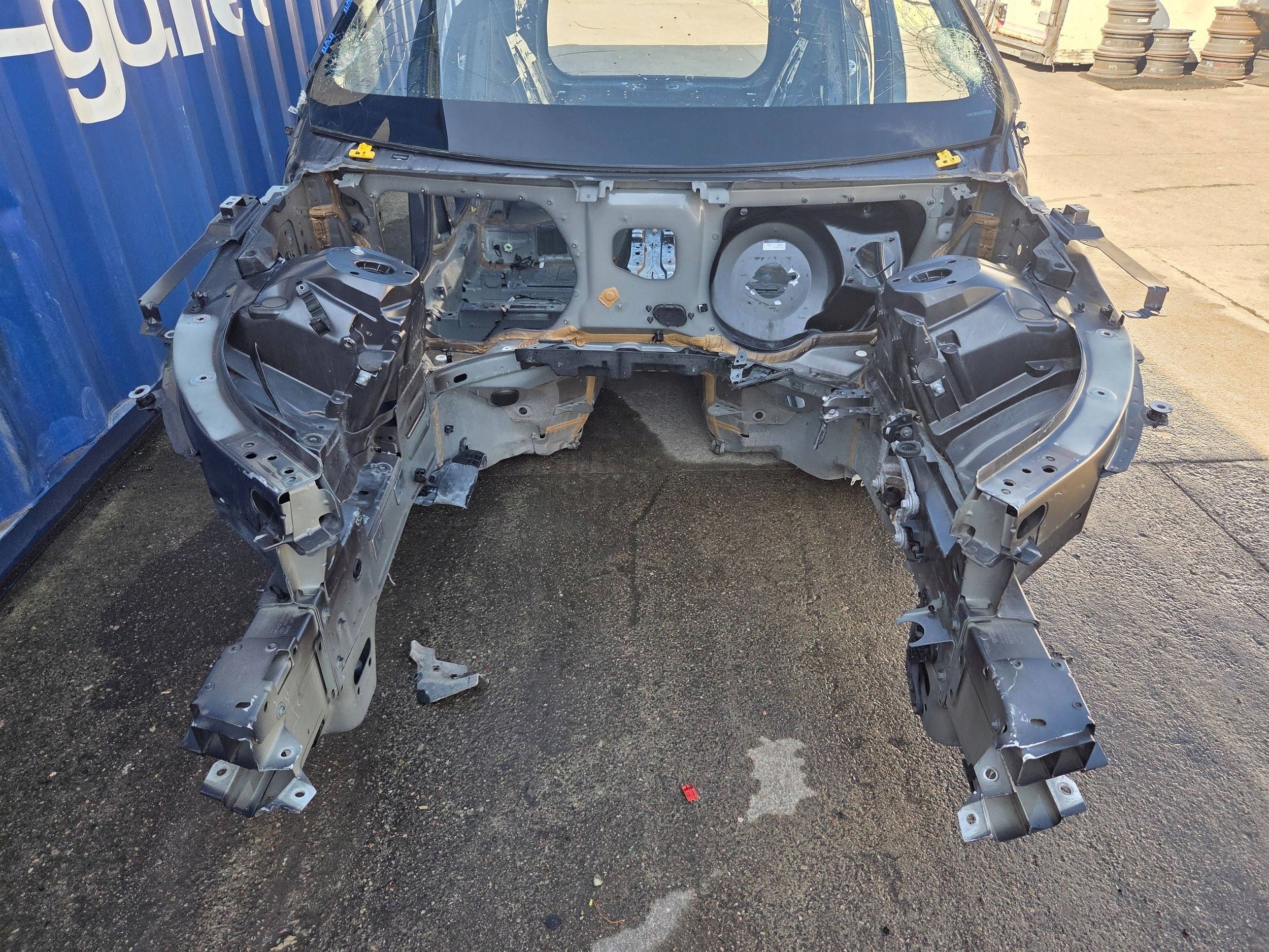 Volvo XC60 II quarter front left