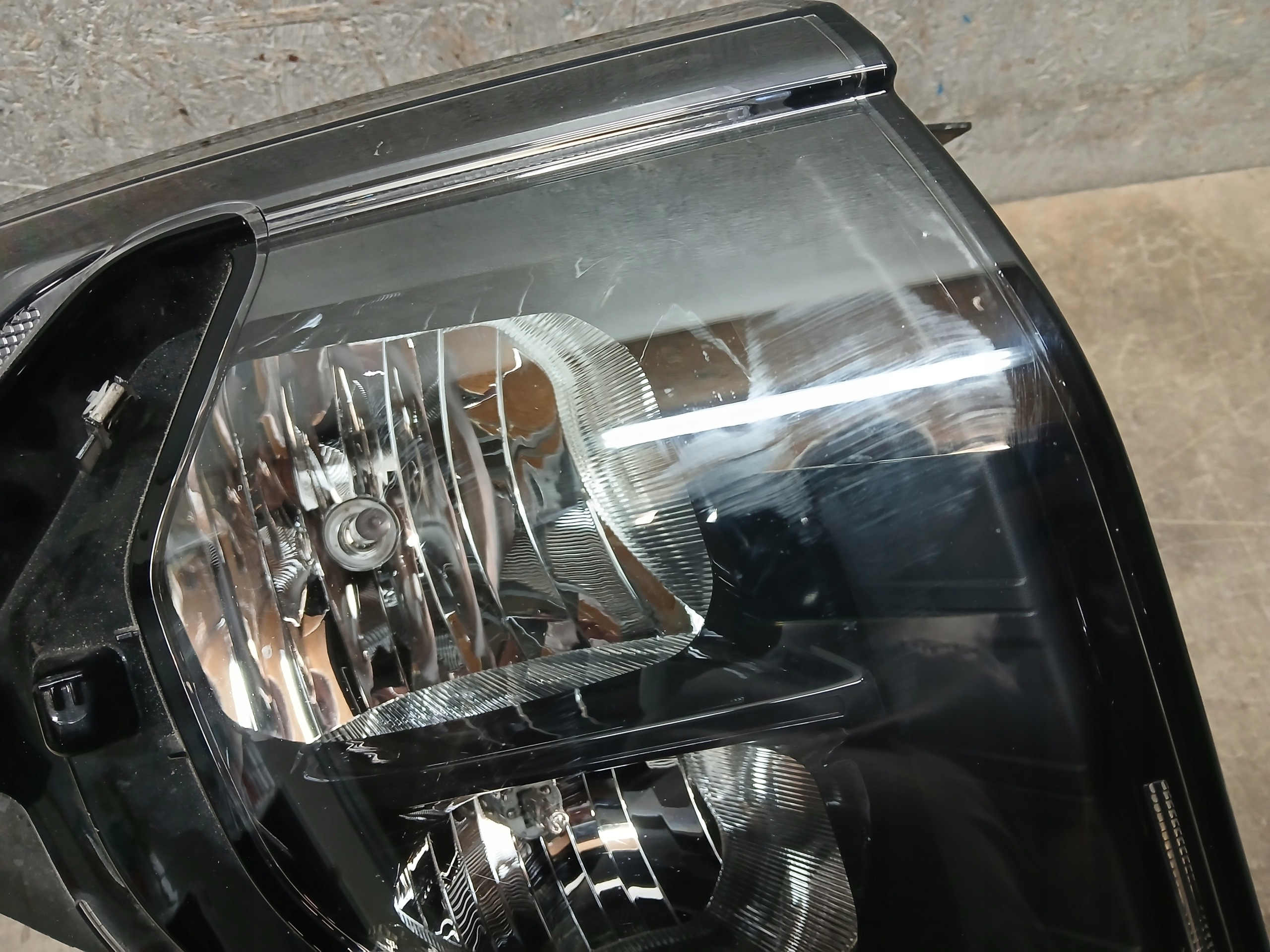 light front right FORD COURIER MK3 LED 24- R2X6-13E014-AF