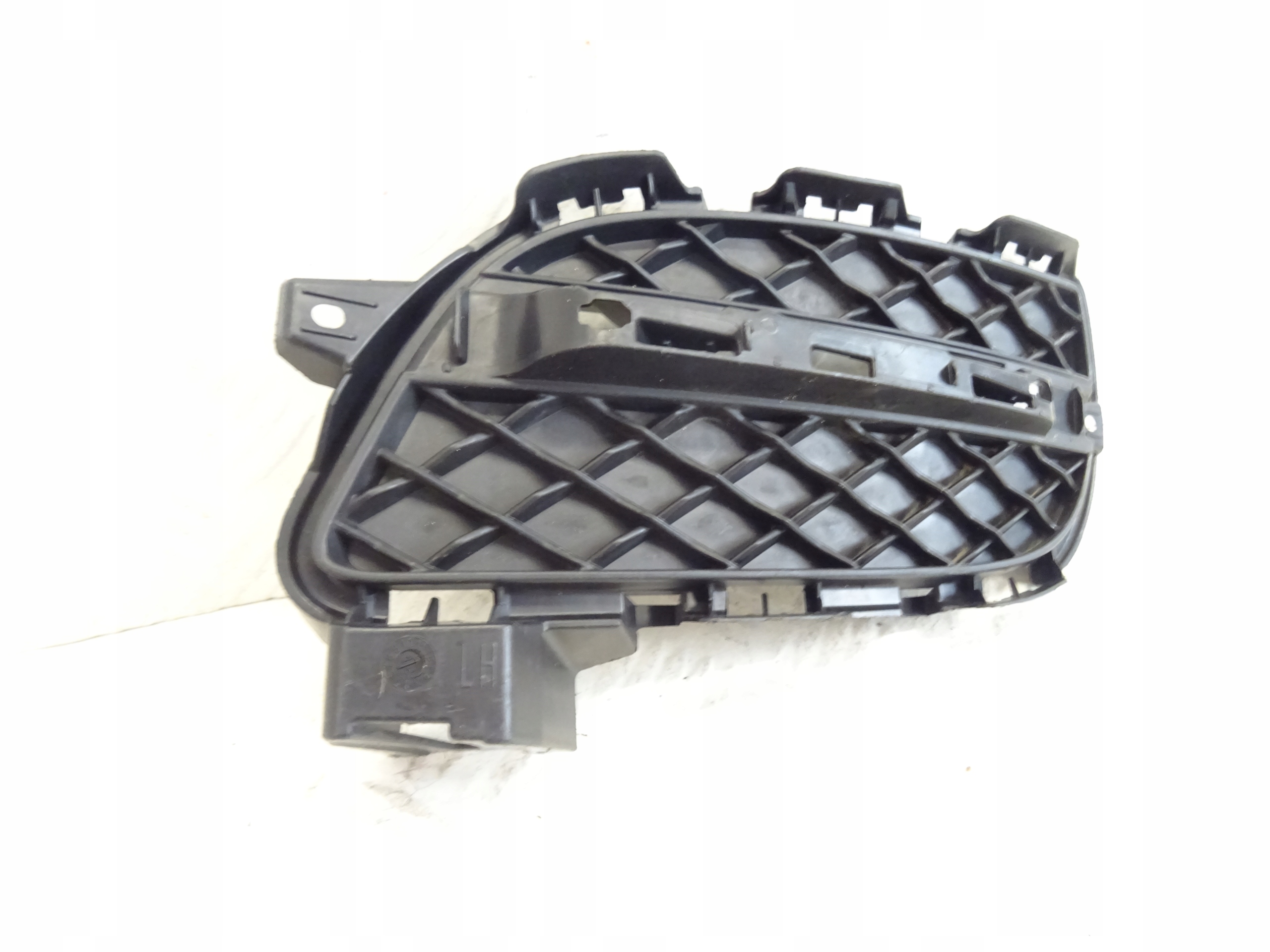 grid of a bumper front front left JAGUAR XJ X351 AW93-15K233-AC