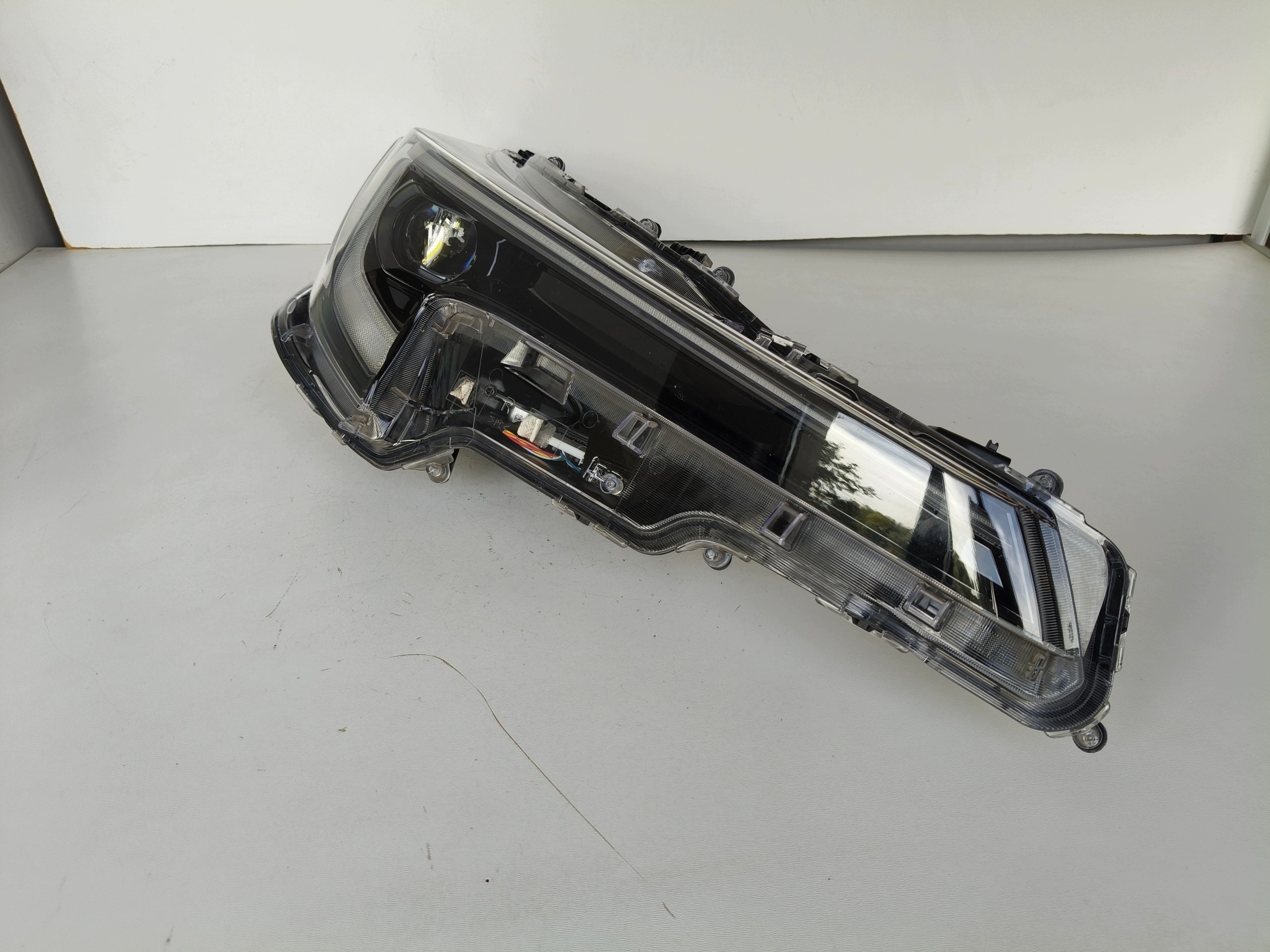 light right REFLEKTOR TOYOTA COROLLA E21 23- LIFT FULL LED