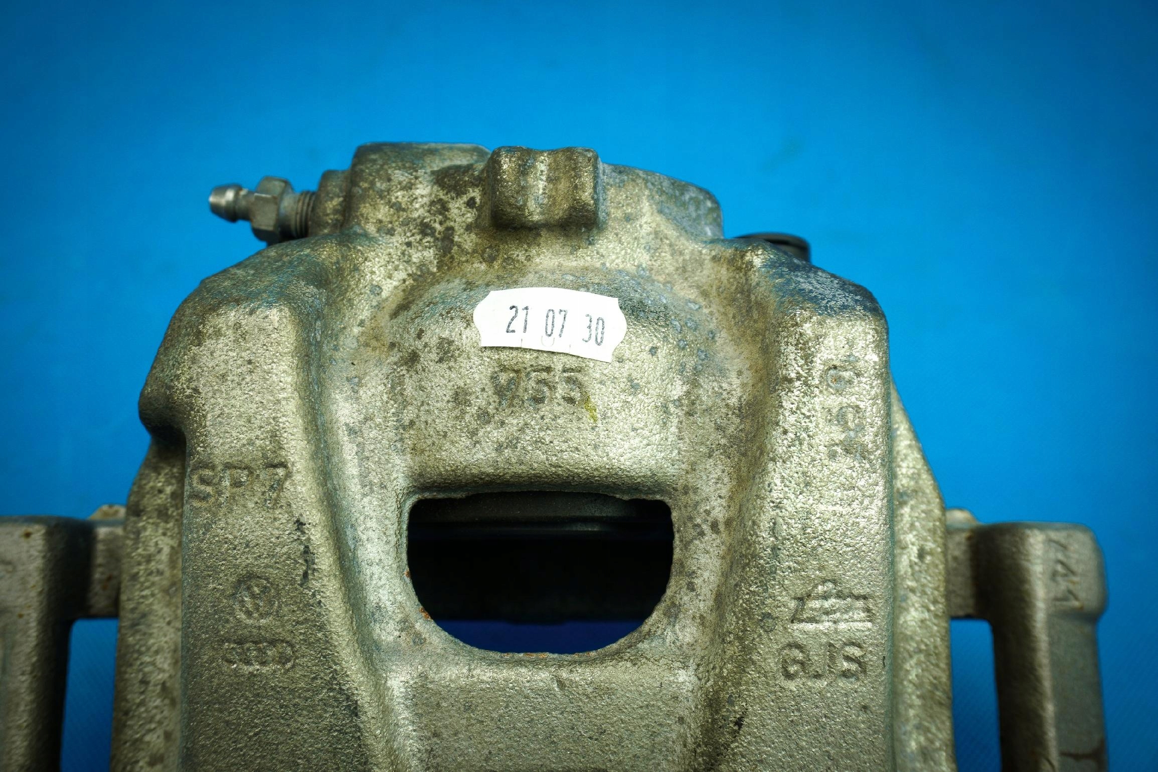 třmen brzdový předek Audi A4 8K A5 8K0615105AB
