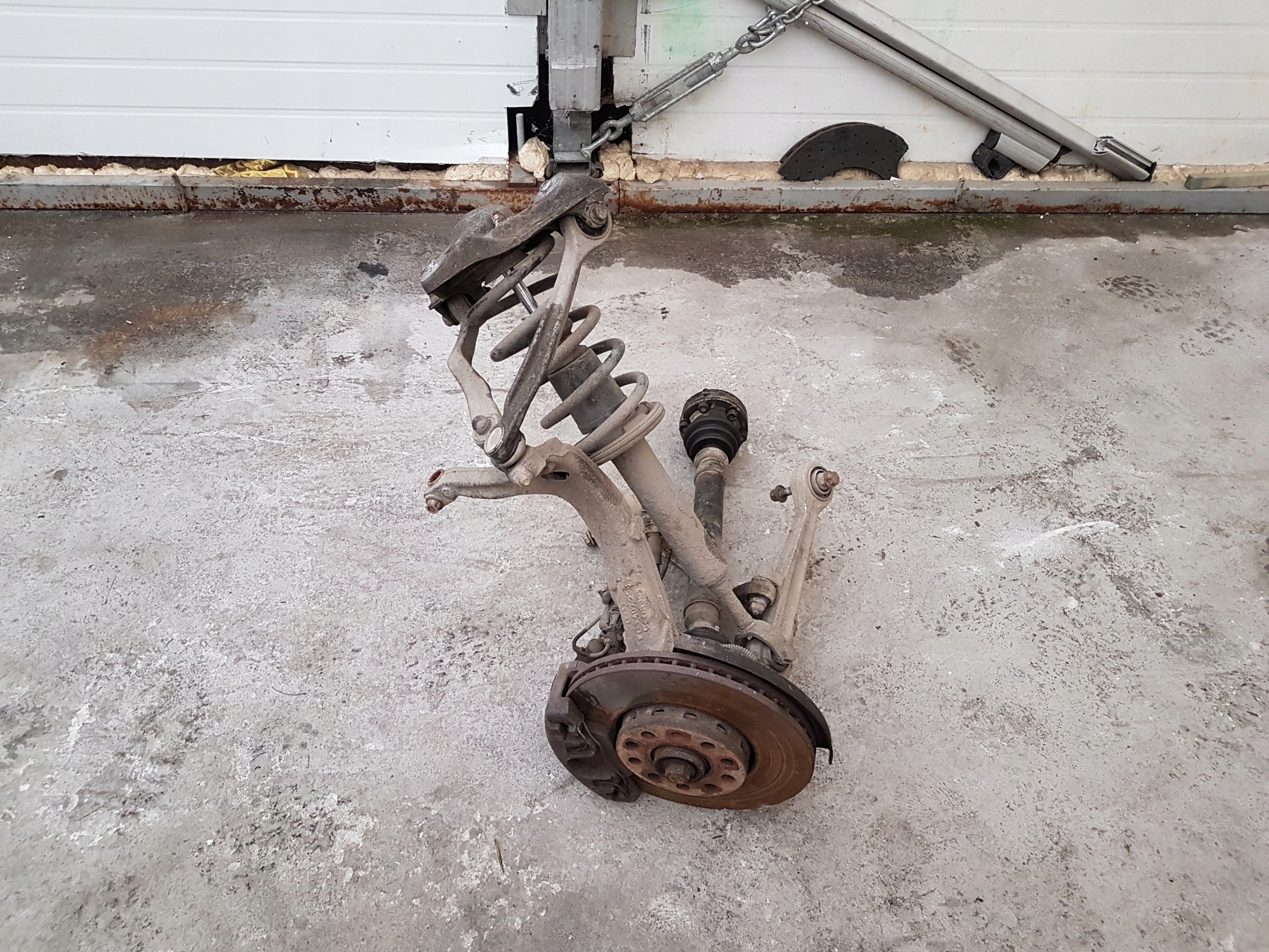 AUDI A6 C5 ZAWIESZENIE PRZOD PRAWA ZWROTNICA