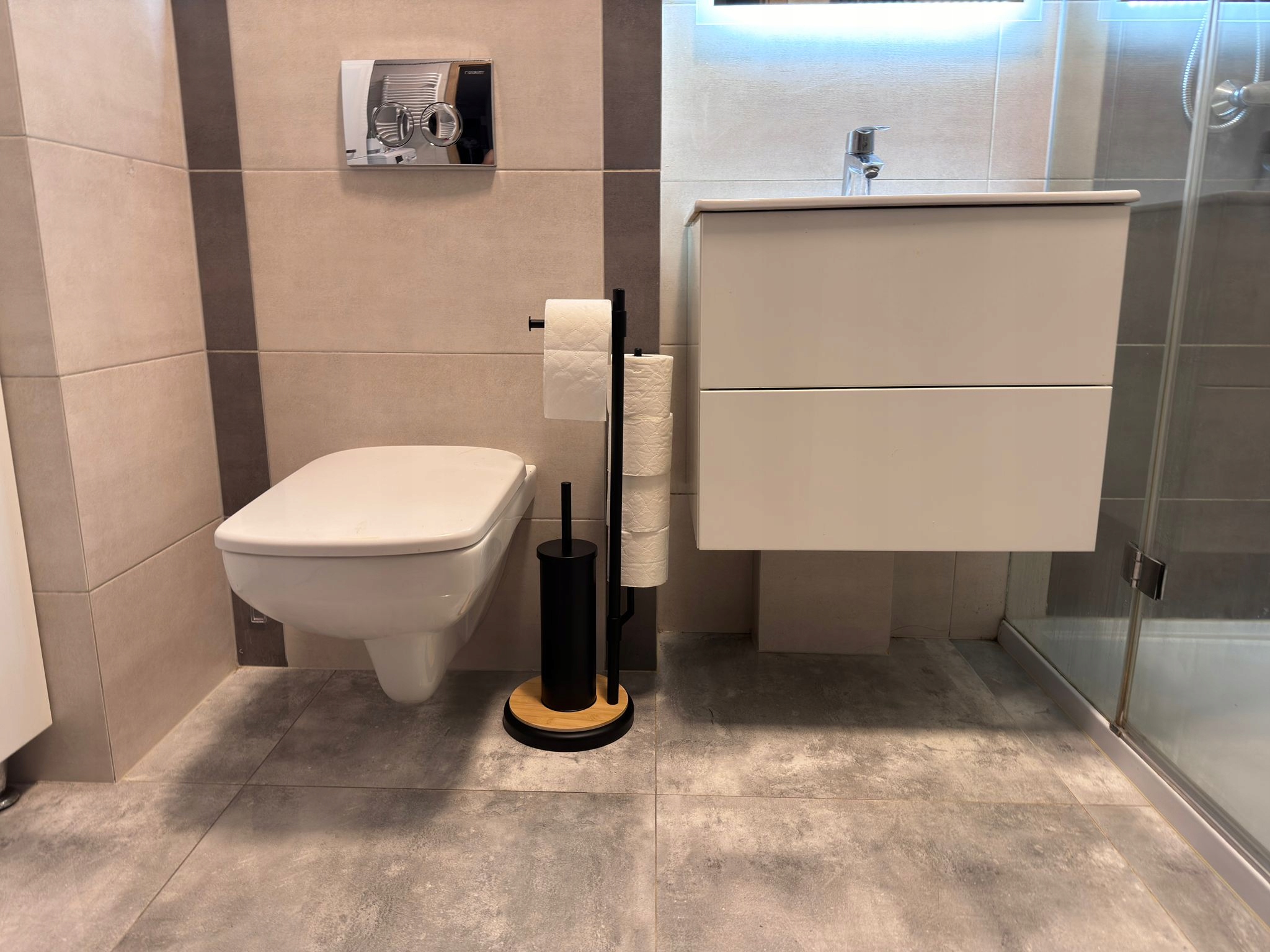 STOJAK NA PAPIER TOALETOWY CZARNY ZE SZCZOTKĄ WC LOFT UCHWYT METALALOWY Typ stojak