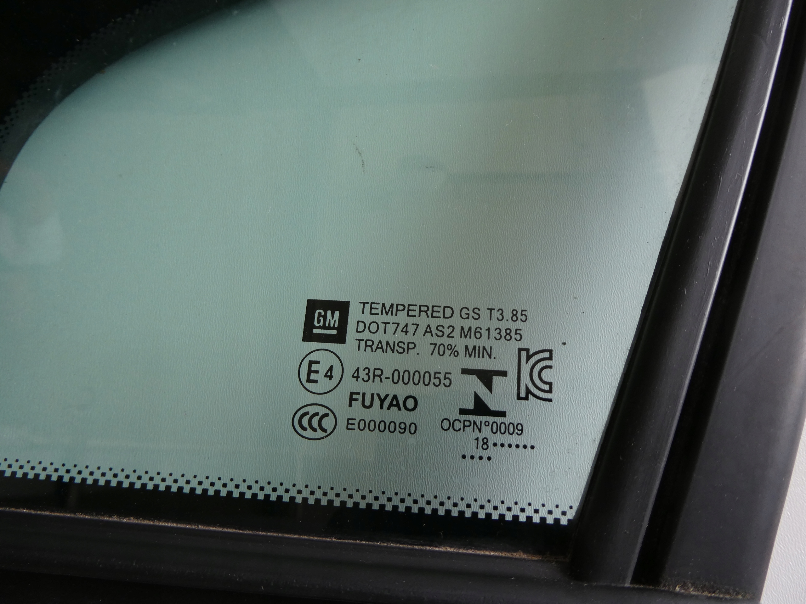 window gasket door left front 2018 OPEL ASTRA K