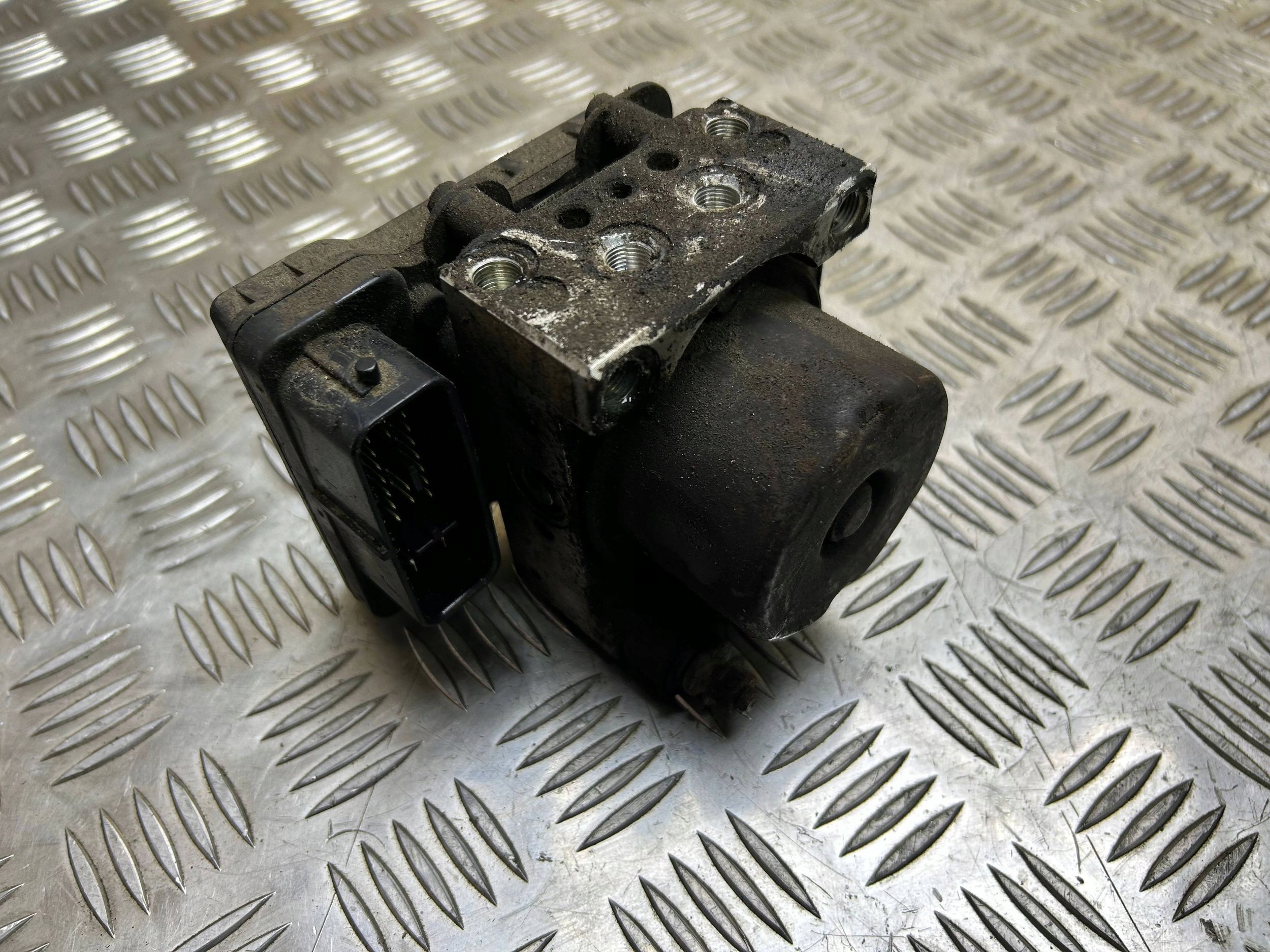 Servofreno ABS Mitsubishi Lancer VII 1.6 MB52WDE37281