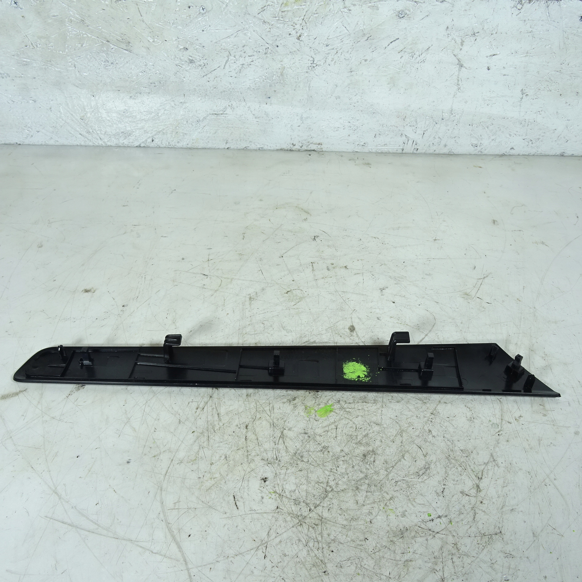 VW JETTA 6 VI moulding door left front 5C6867439A