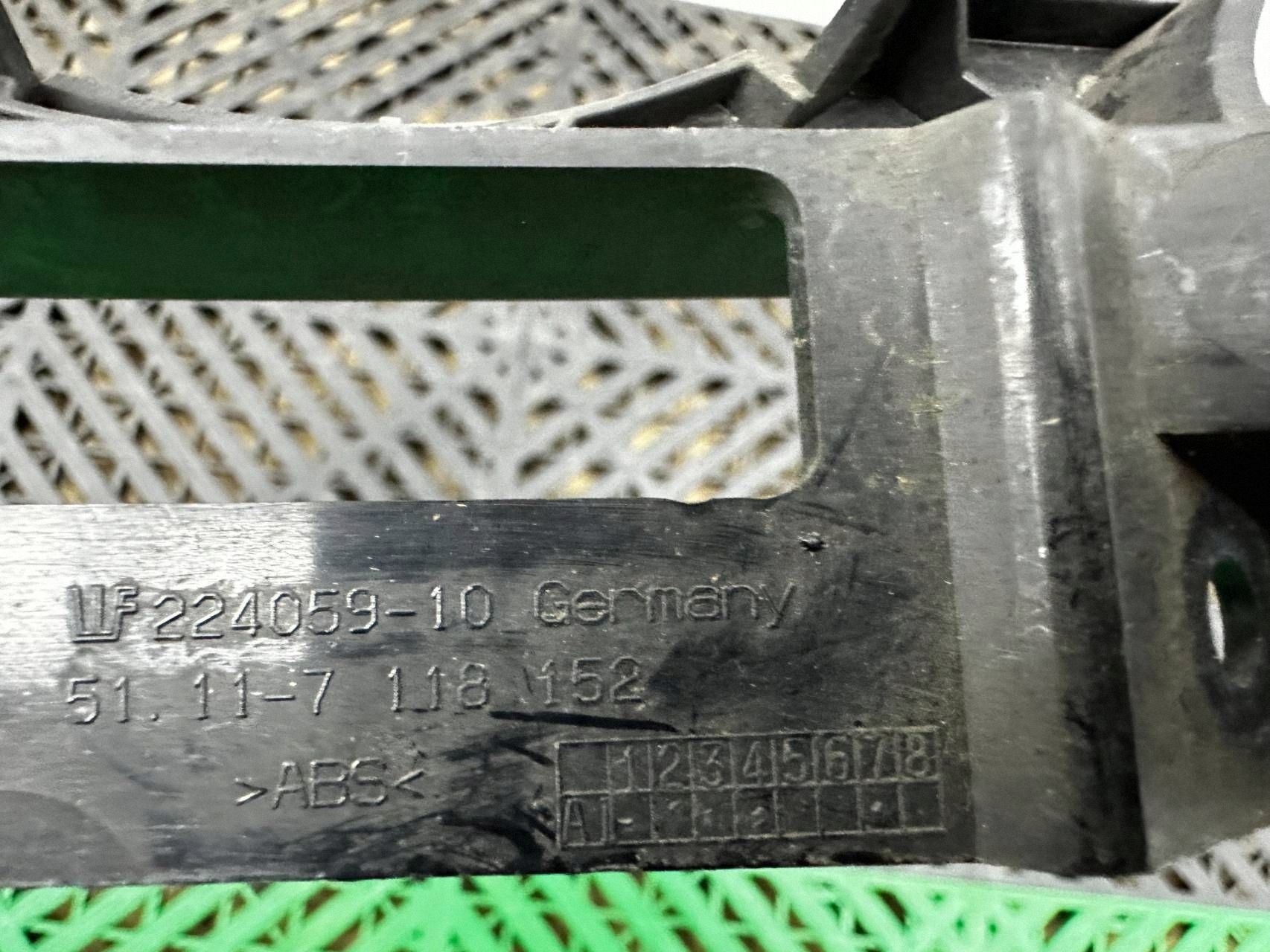 držák mlhovky BMW 1 E81 E87 7118152