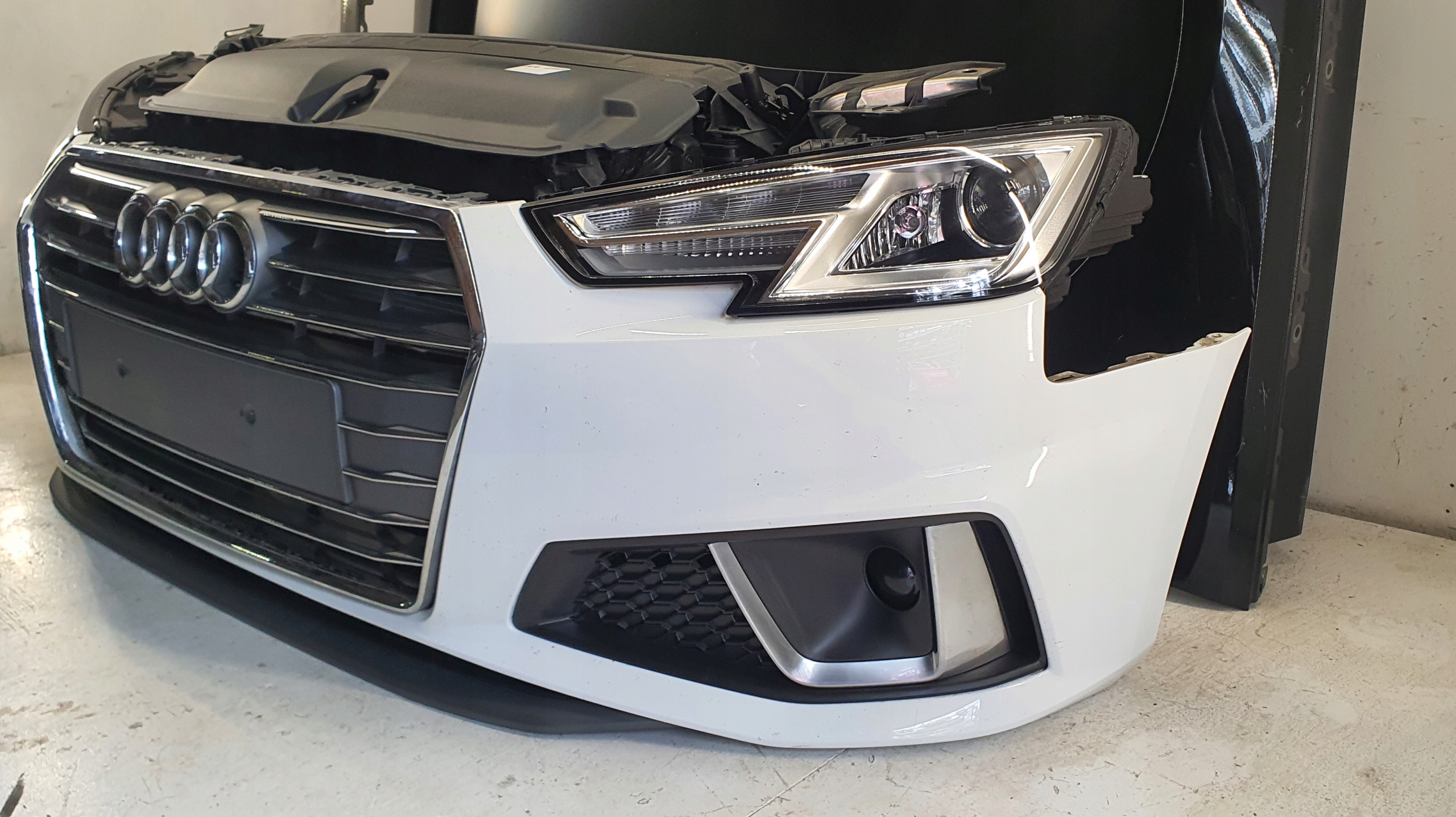 AUDI A4 B9 8W 16- COMPETITION PLUS KOMPLETNY PRZÓD Numer katalogowy części 5H0