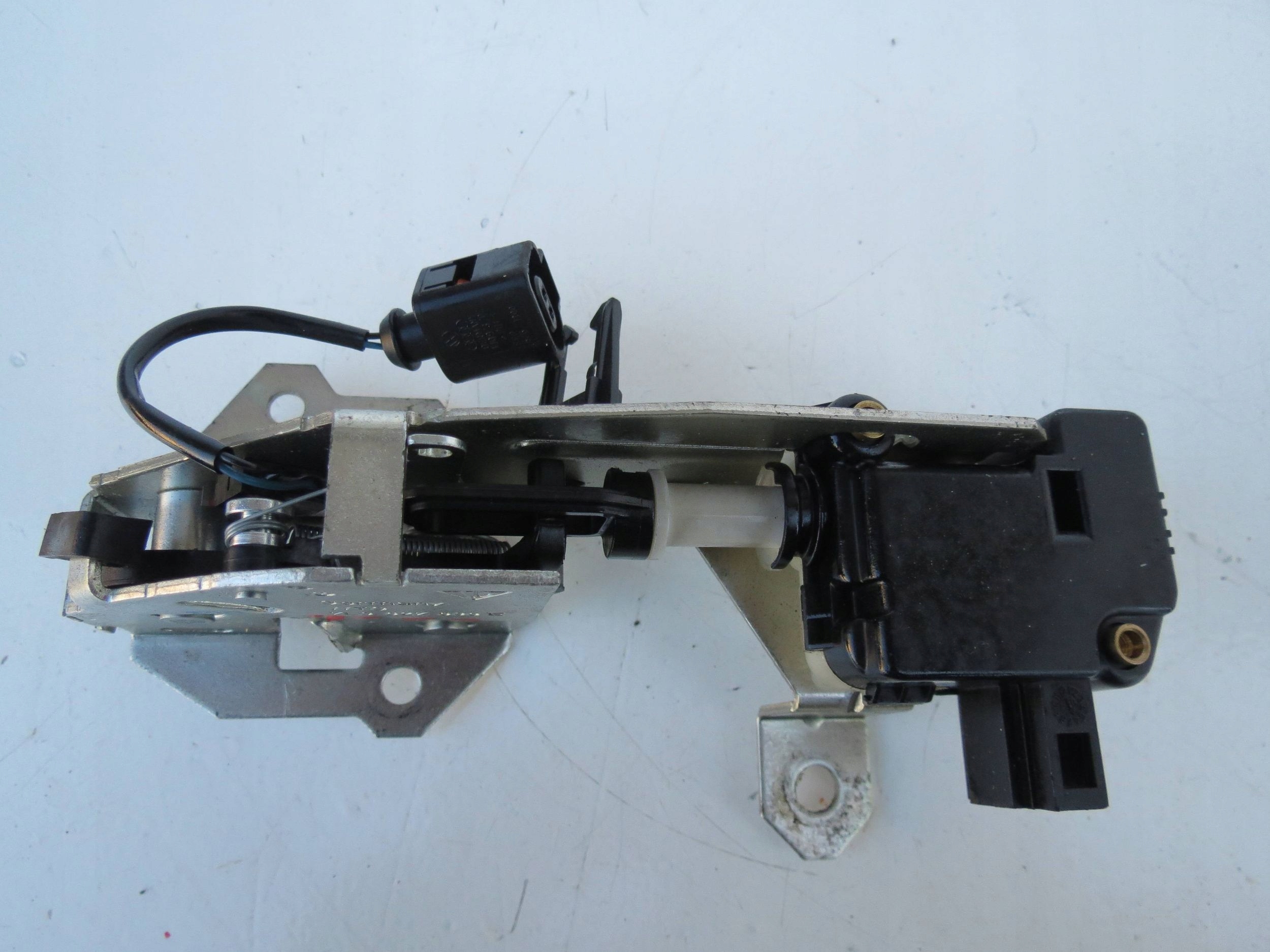 lock bonnet boot rear part PORSCHE CAYENNE 4.8 V8 7L0827506