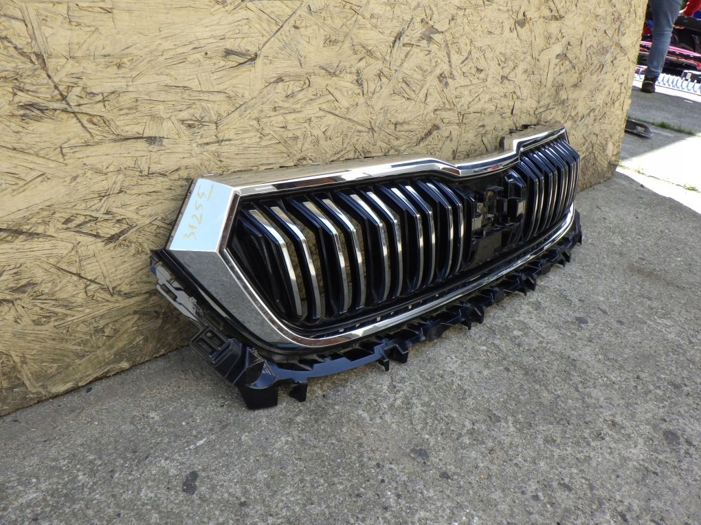 SKODA KODIAQ LIFT 565 21- Grille