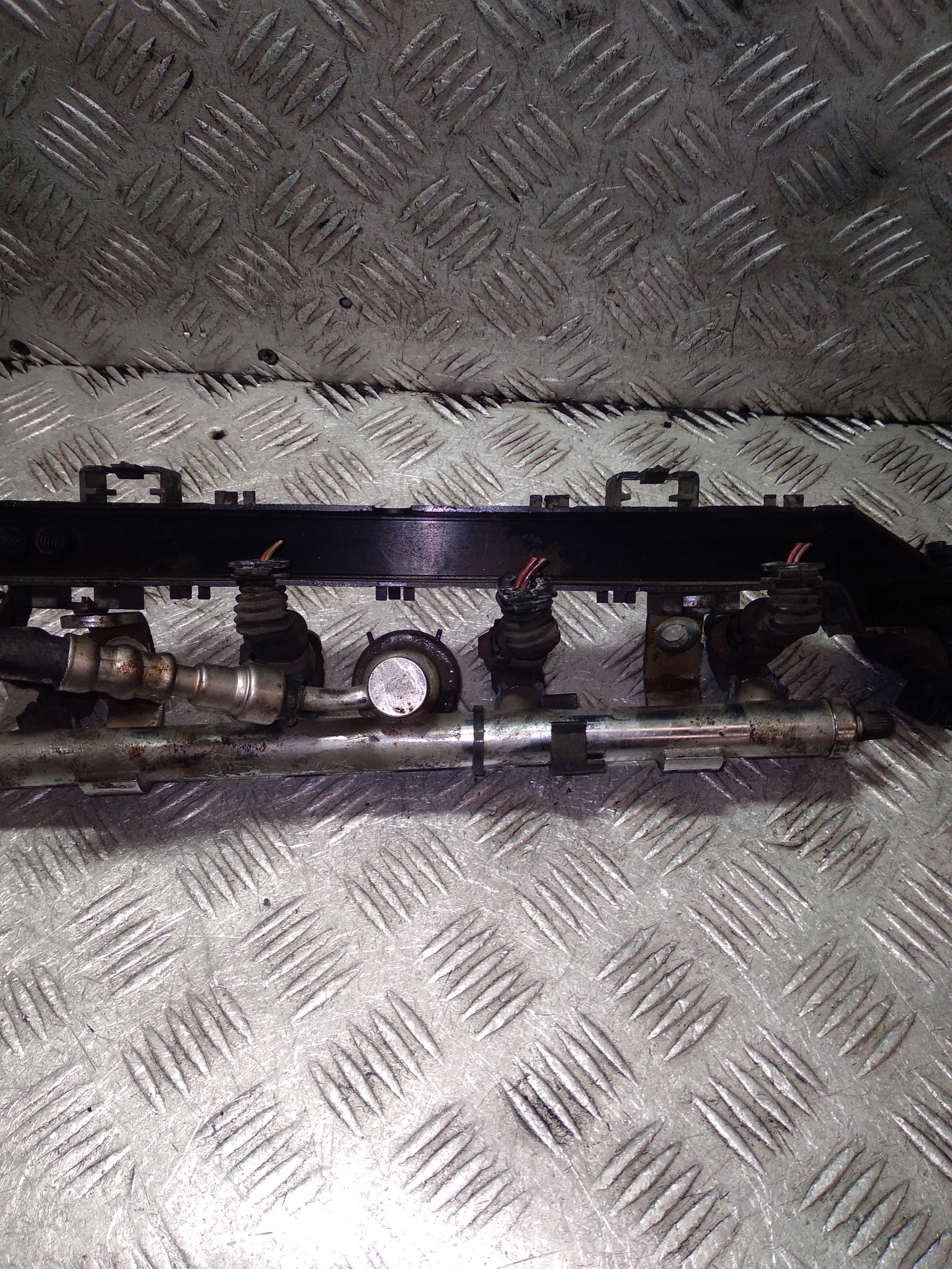 Rampe injection MINI COOPER ONE 1.6 B 04891337AB