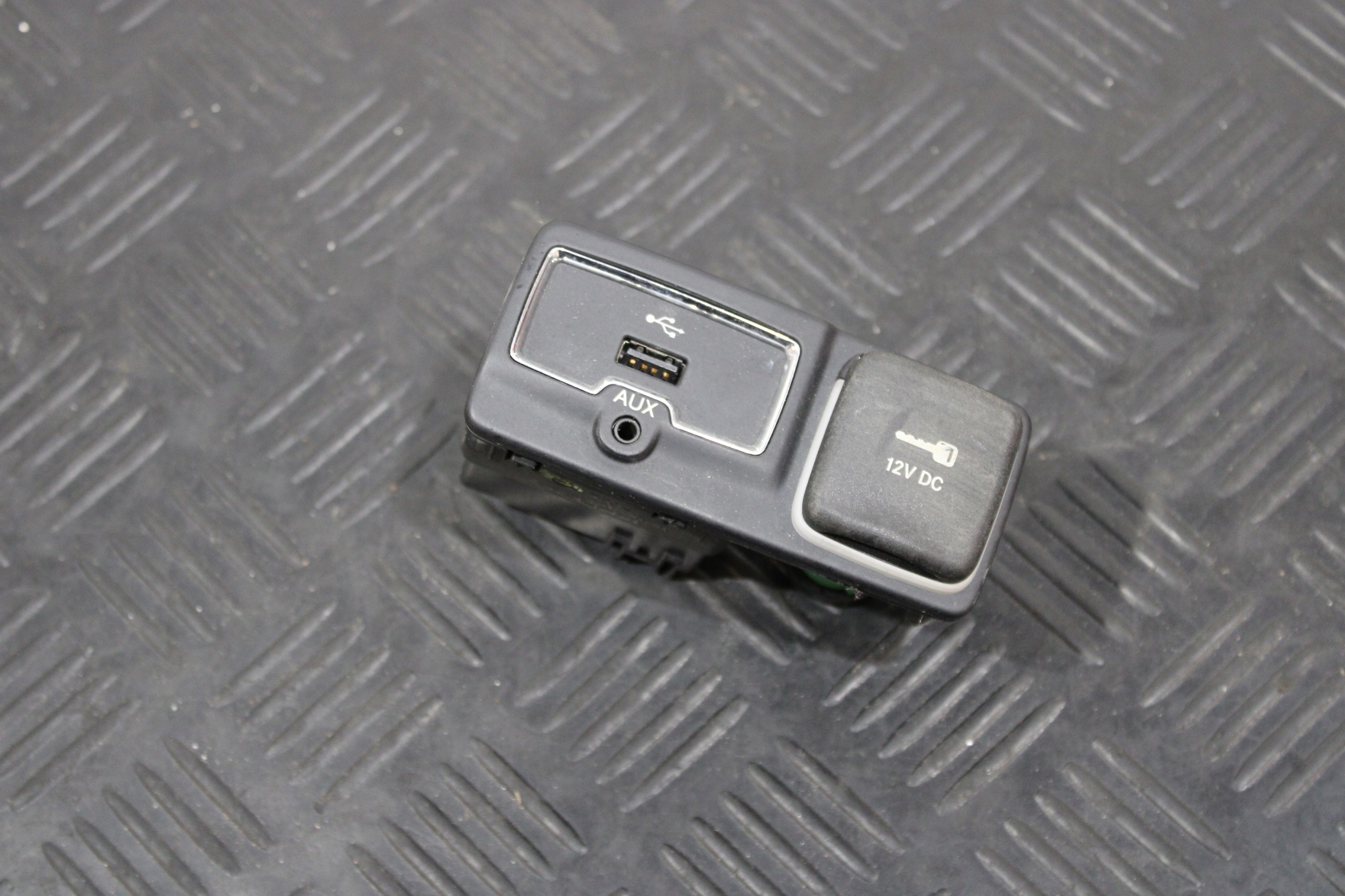 adapter USB 12V 735604055 JEEP RENEGADE