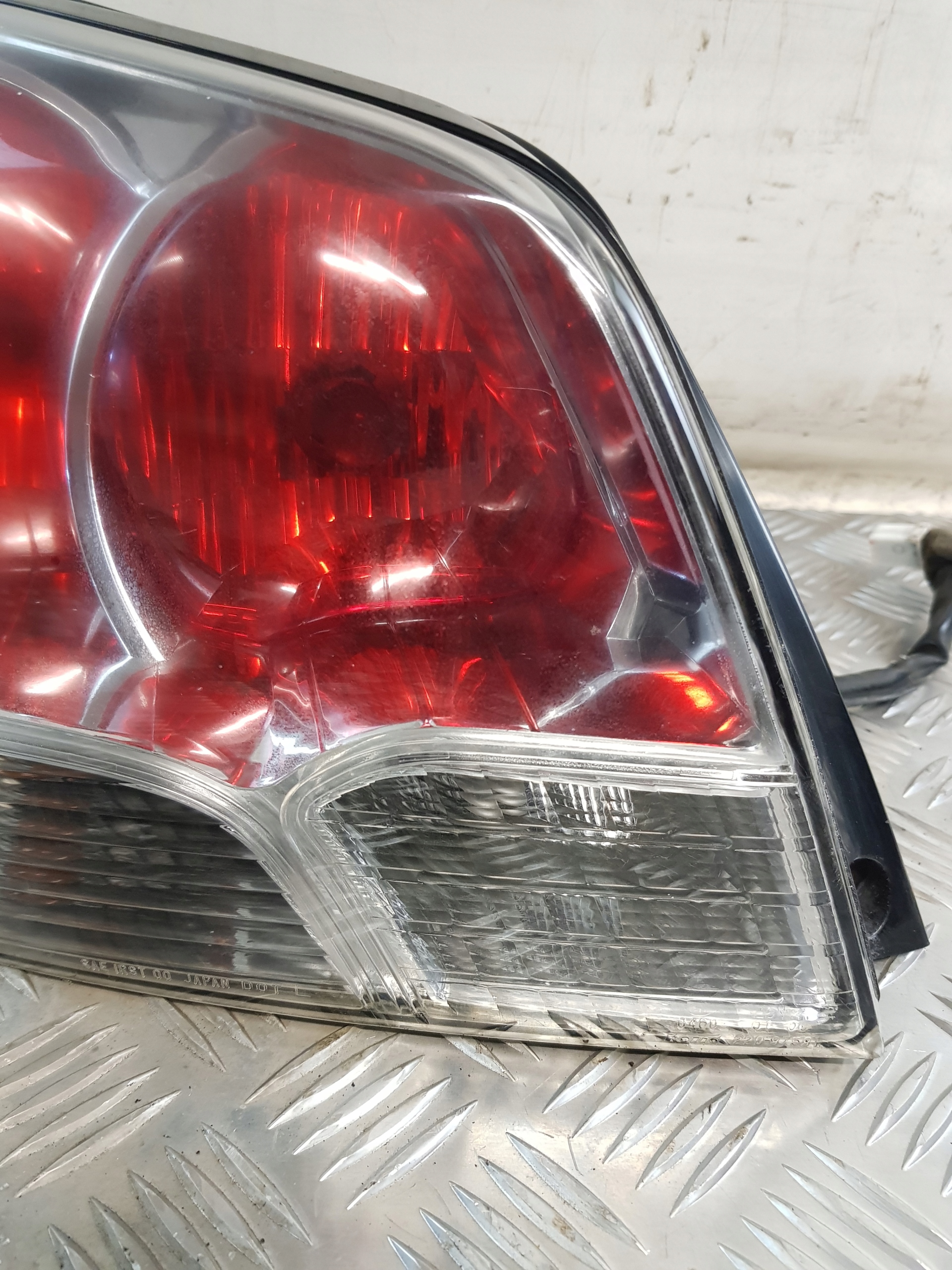 MITSUBISHI OUTLANDER and 03R- light rear left EU