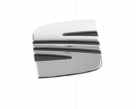 

Znaczek emblemat Seat w atrapie grillu Seat Ibiza