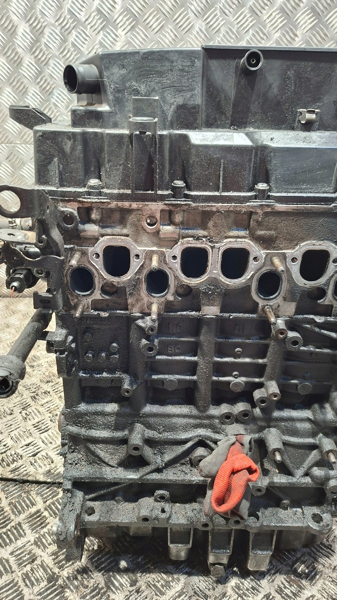 engine pillar Z WTRYSKAMI VW TOURAN and 1.9TDI BLS
