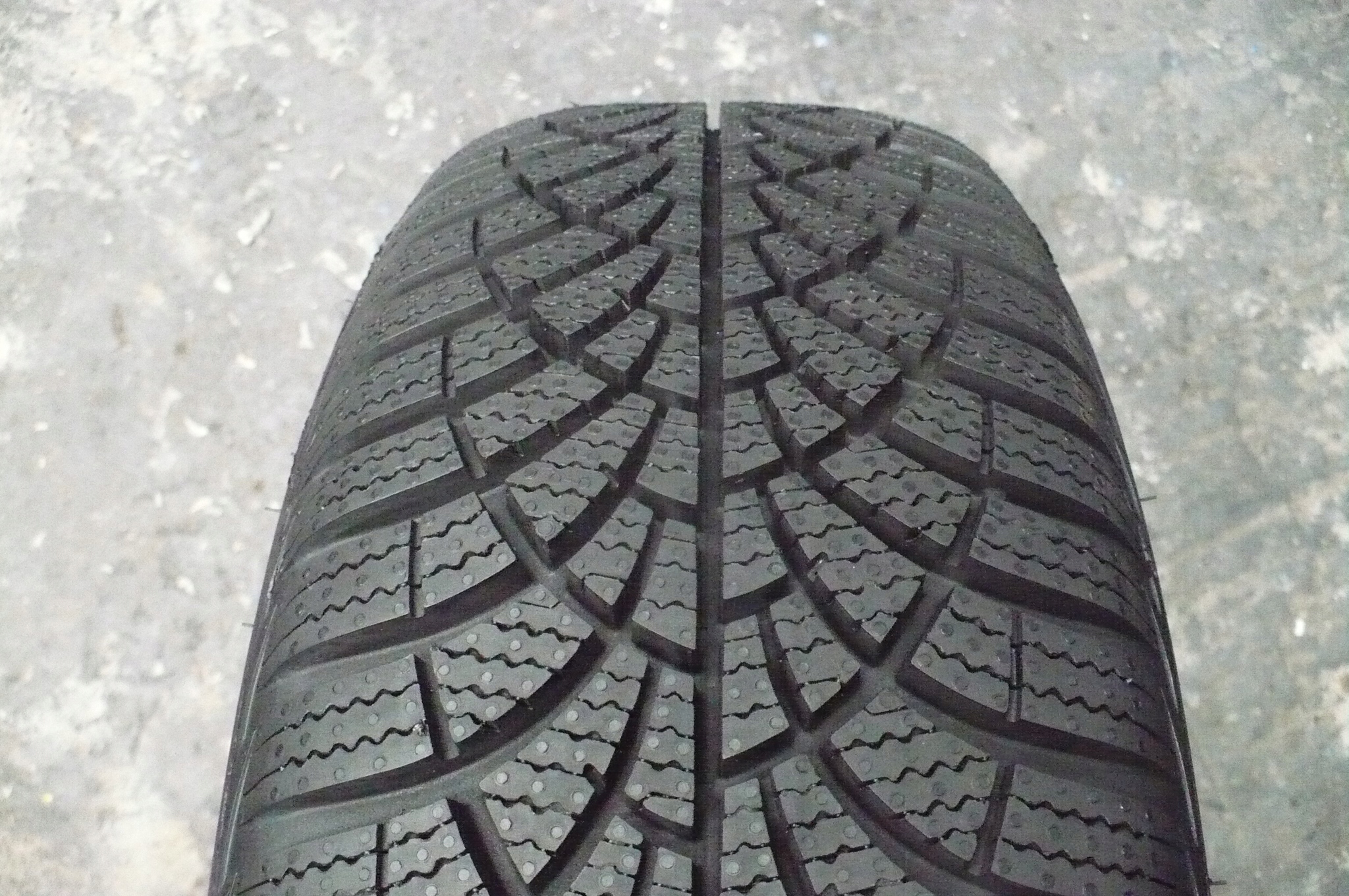 Goodyear Ultra Grip 9+ 185/65R14 Nová 2020