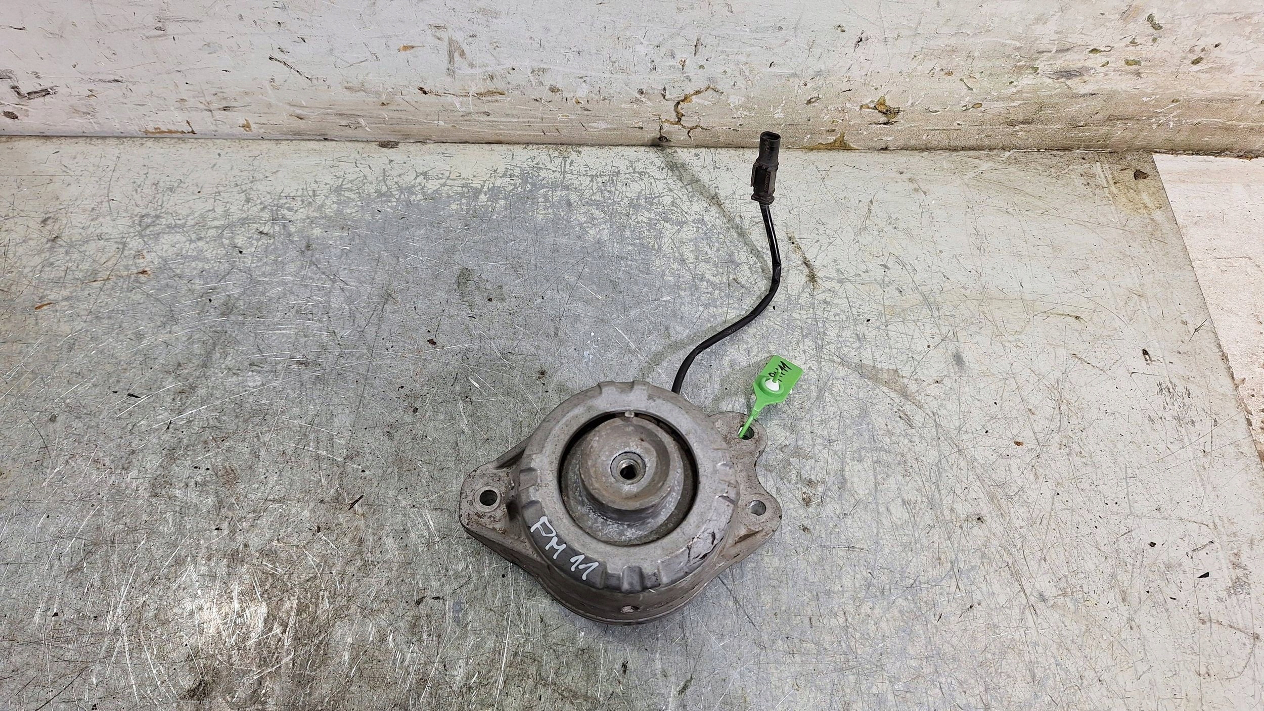 engine mount left A2052405217 MERCEDES C KLSA W205 2.2 CDI 4MATIC
