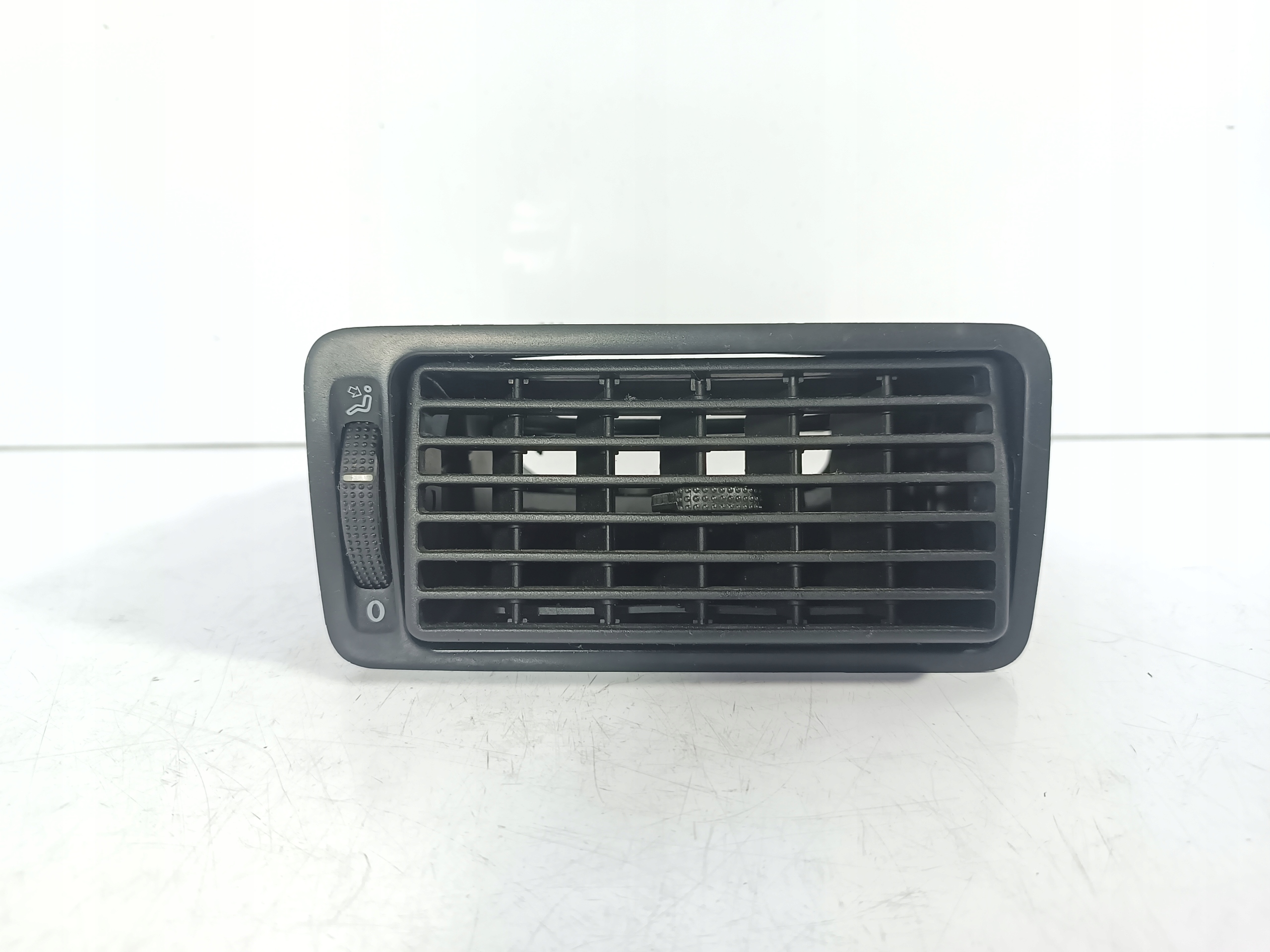 Golf IV 4 97-06 mřížka klími vzduchový levá řidičů