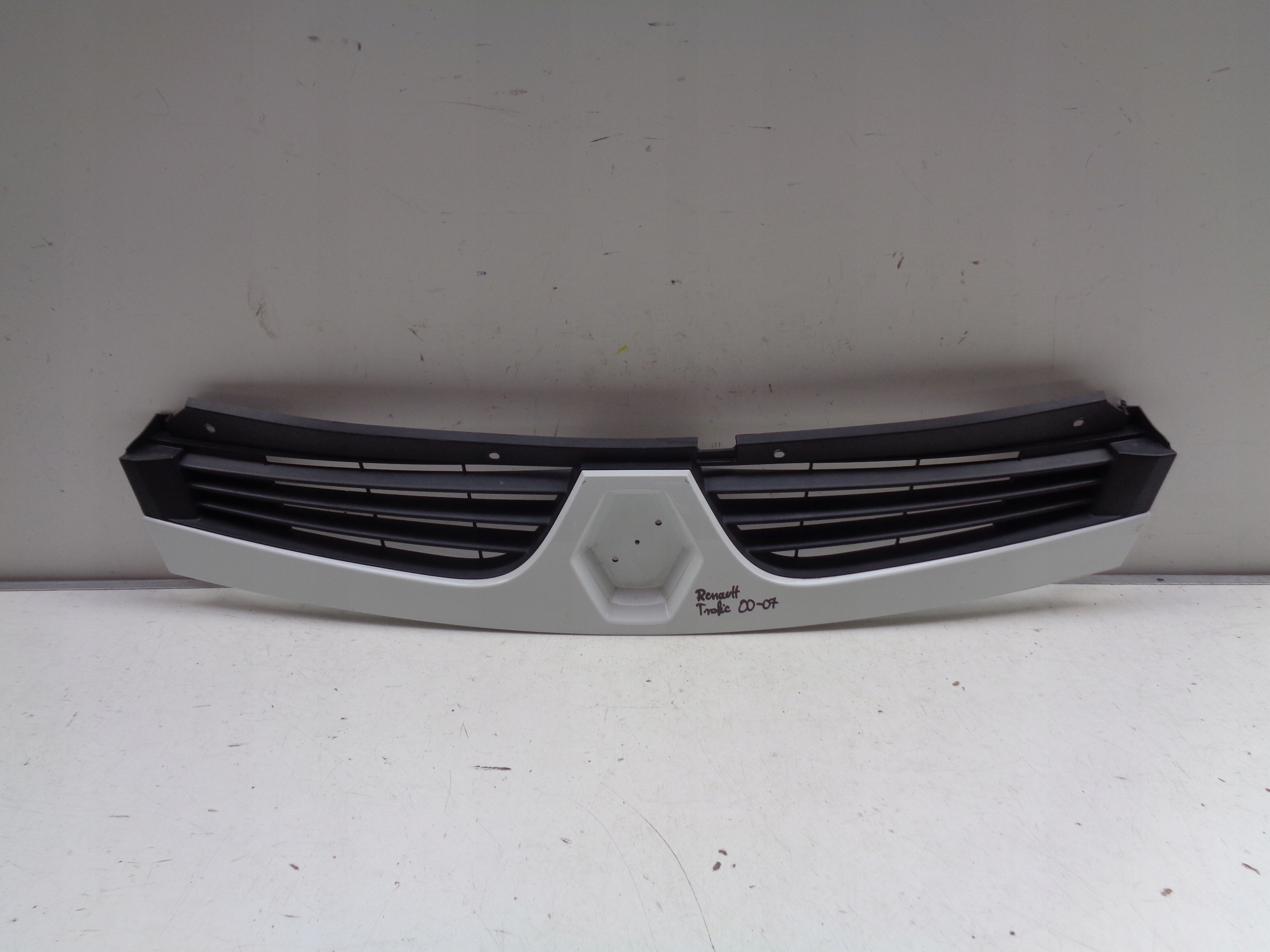 maska RENAULT TRAFIC 00-07