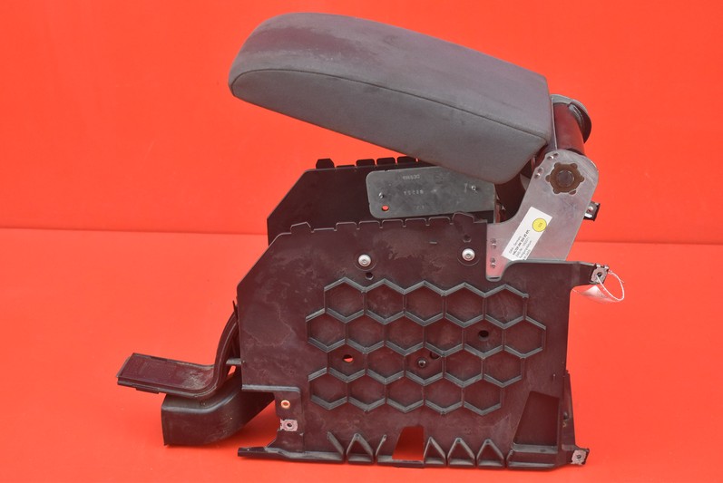 ПІДЛОКІТНИК EU VW GOLF 5 V PLUS 05R