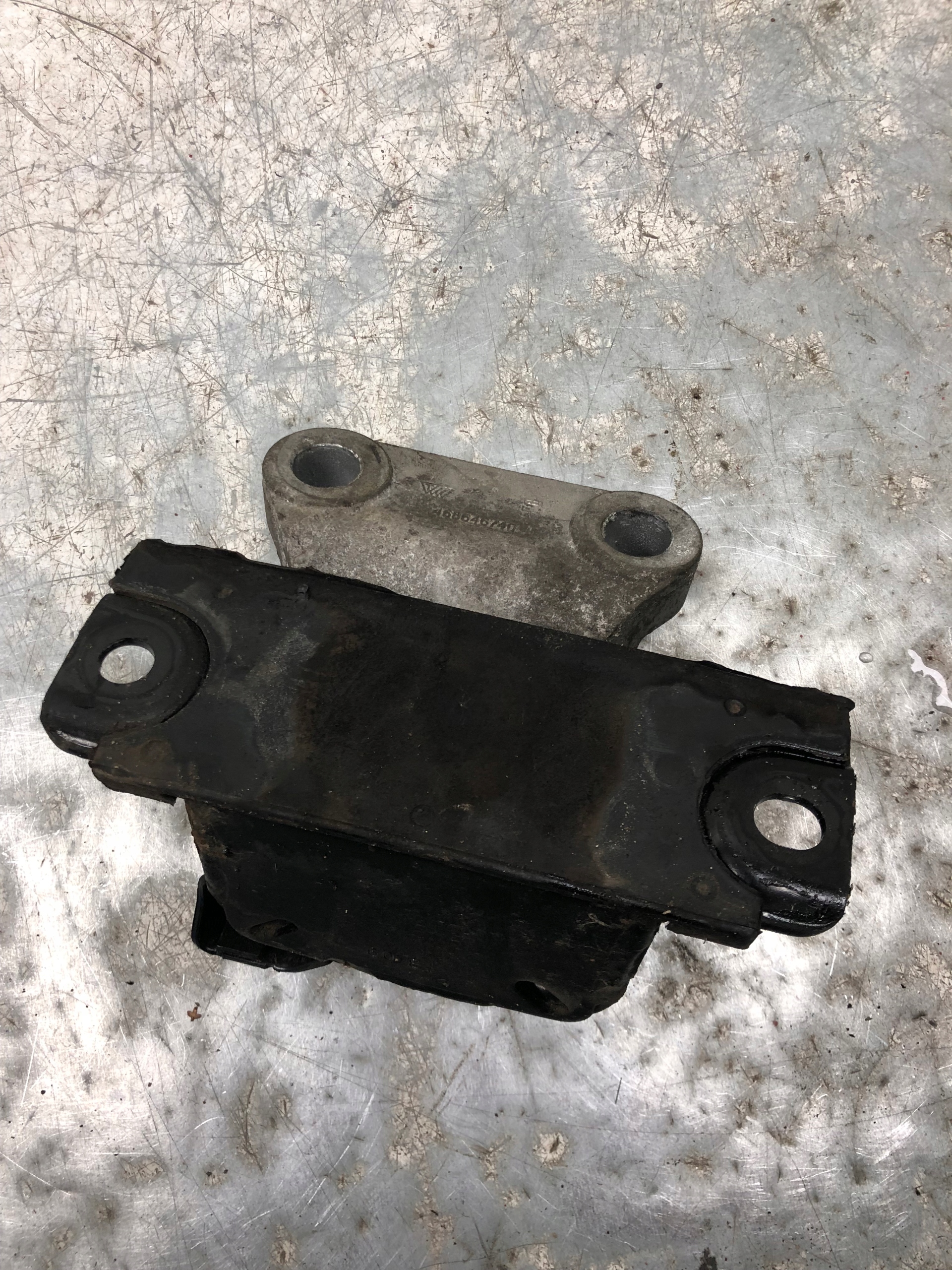 holder engine mount OPEL CORSA D 13130745