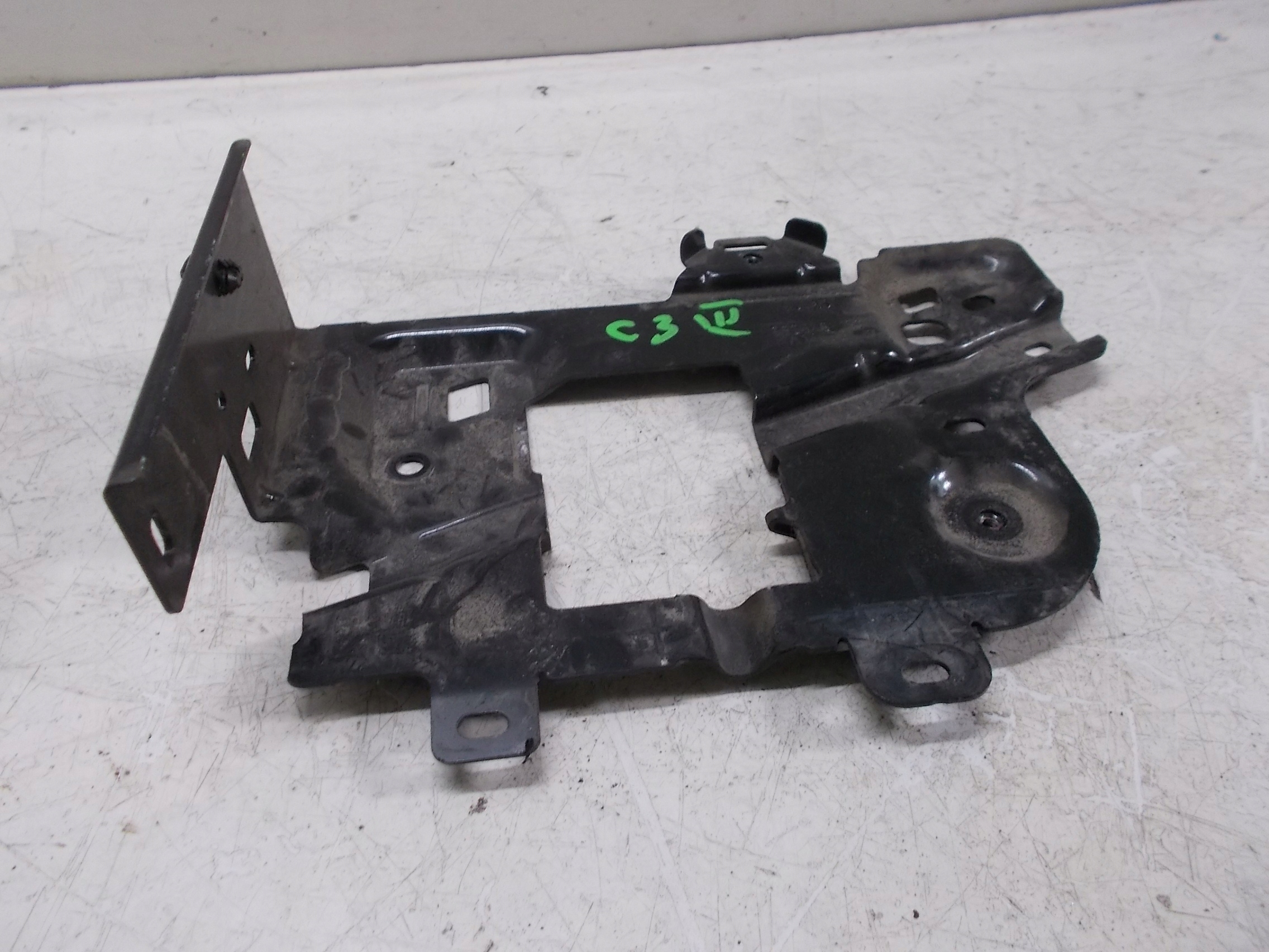 CITROEN C3 III PODSTAWA AKUMULATORA