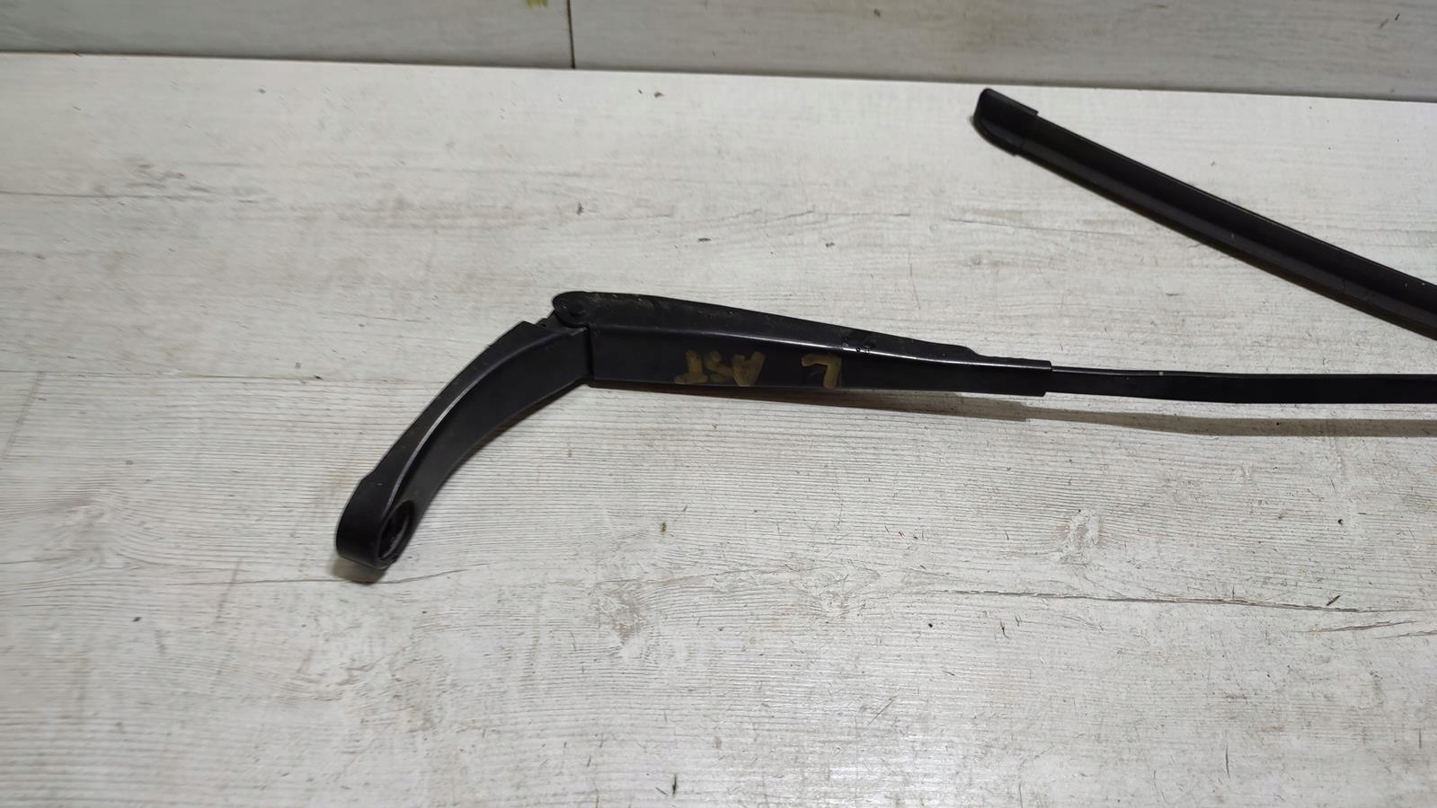 wiper arm left 1.4 Opel Astra K