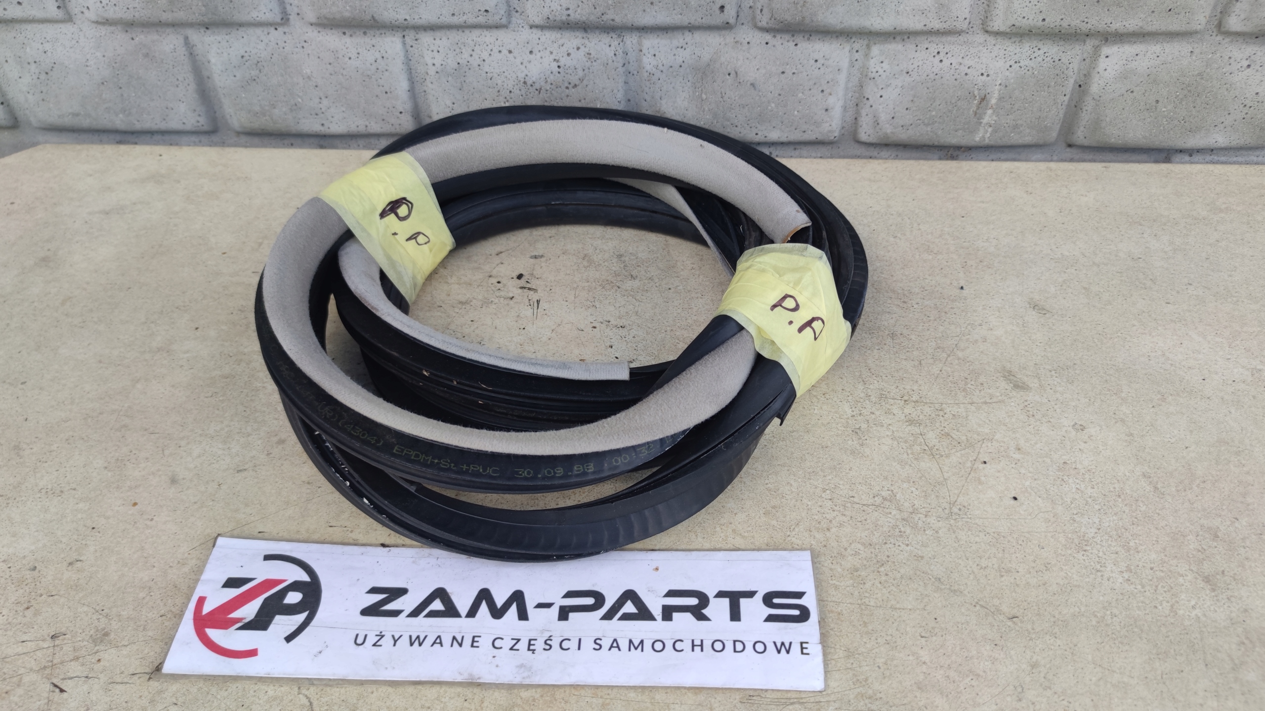 USZCZELKA DRZWI PRAWY PRZÓD VW GOLF IV 5D BORA