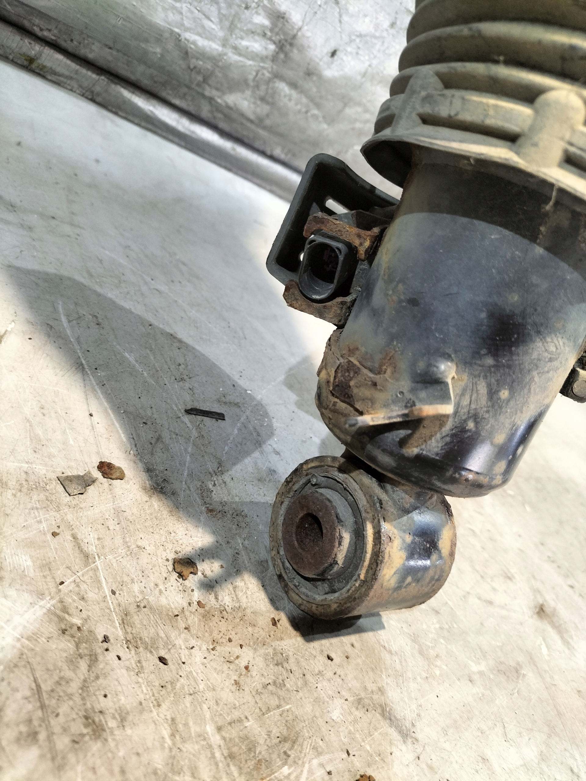 shock absorber right rear part PORSCHE CAYENNE and 7L5512022L