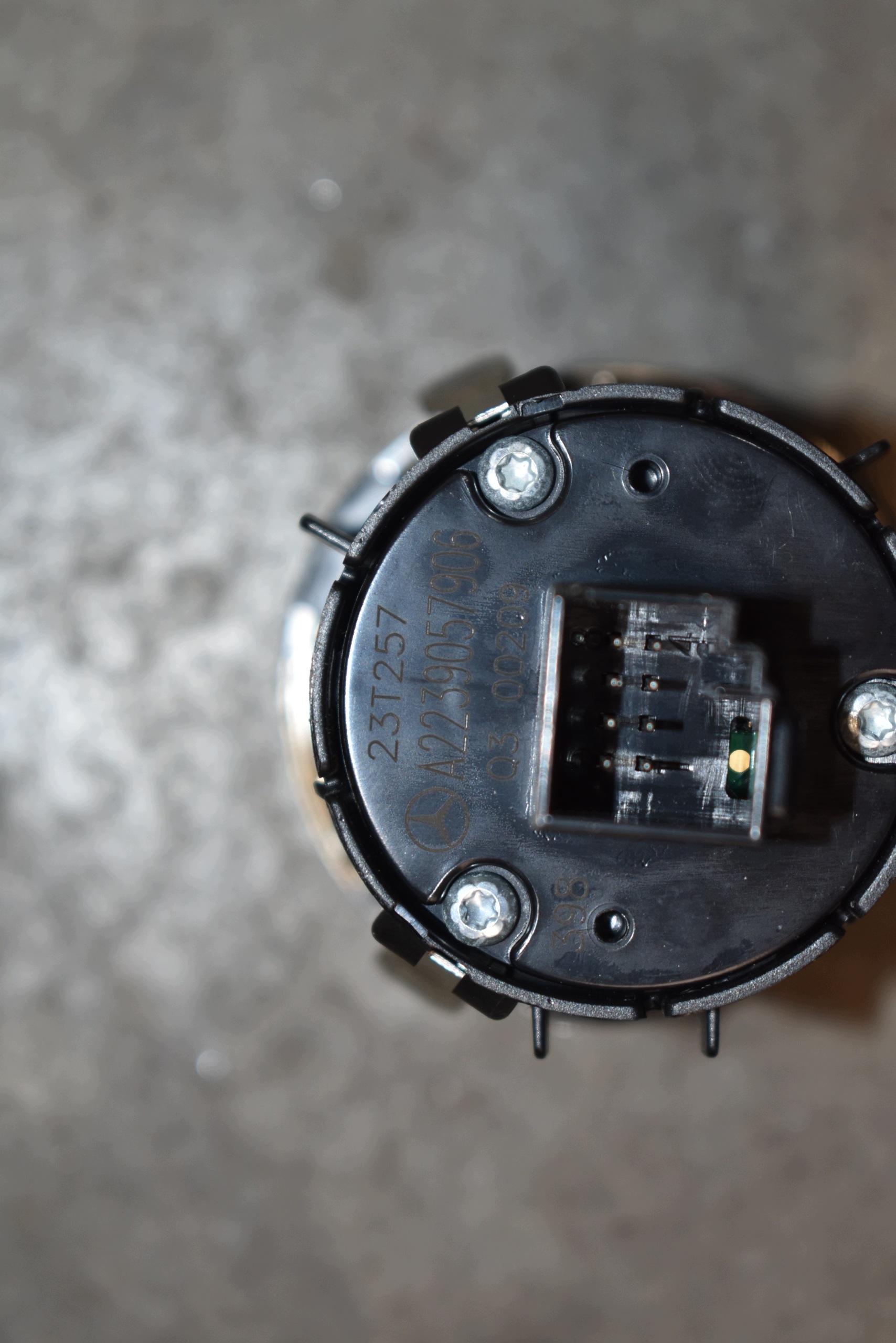 IDEALNY button START STOP MERCEDES W206 1