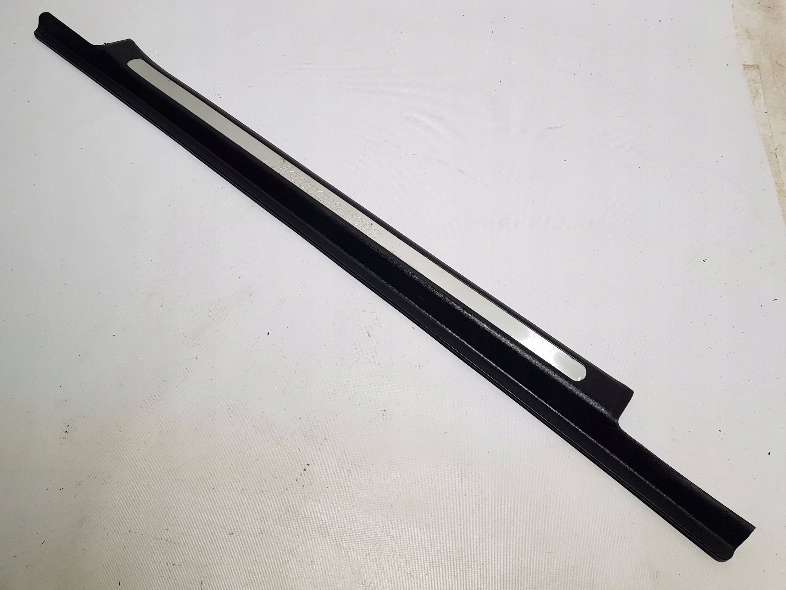 MERCEDES CLC CL203 moulding threshold cap inner right A2036802835
