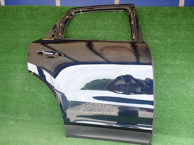 PORSCHE CAYENNE 9Y0 door right rear. rear part
