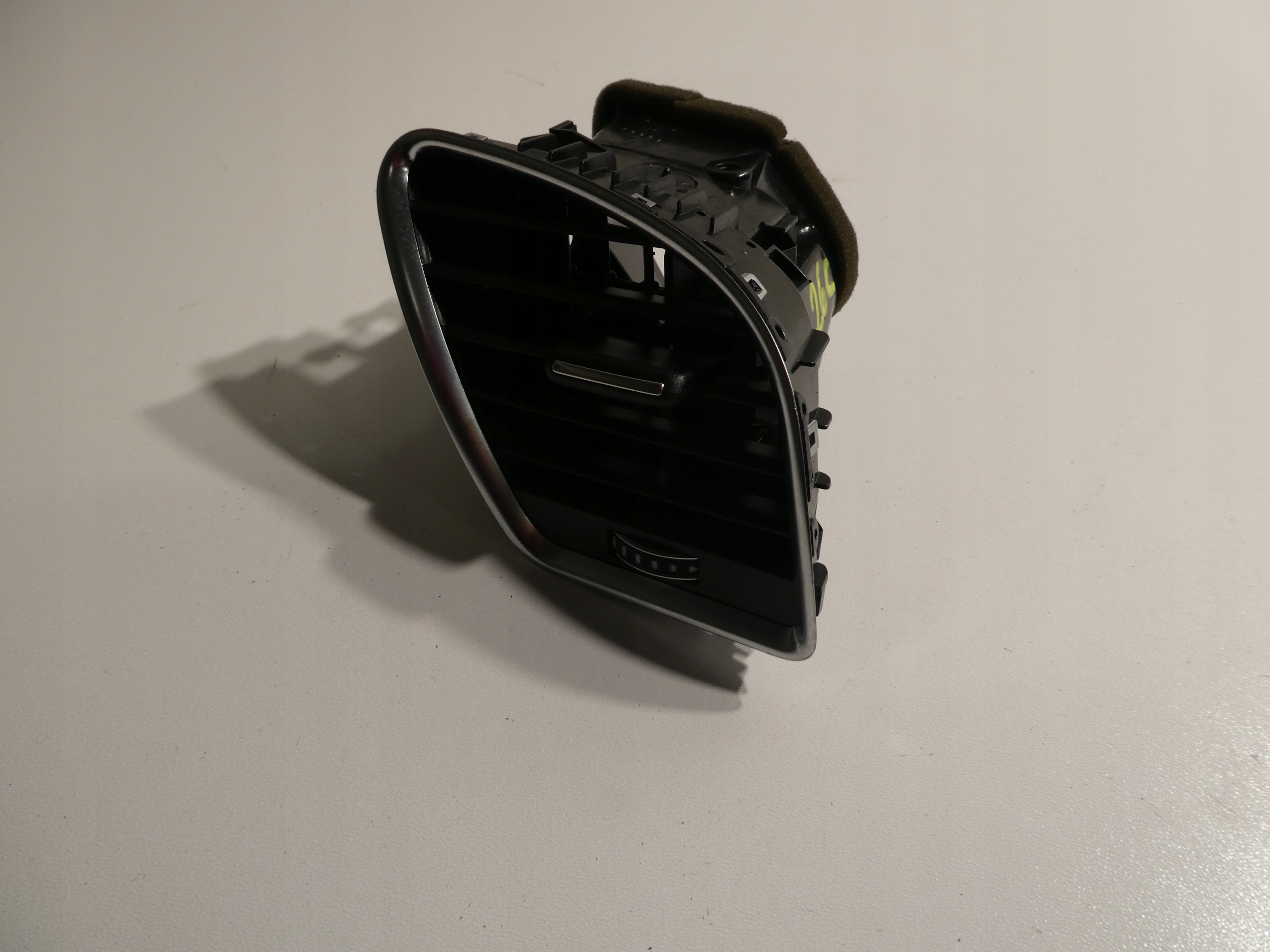 grid air conditioning devices right AUDI A4 B8