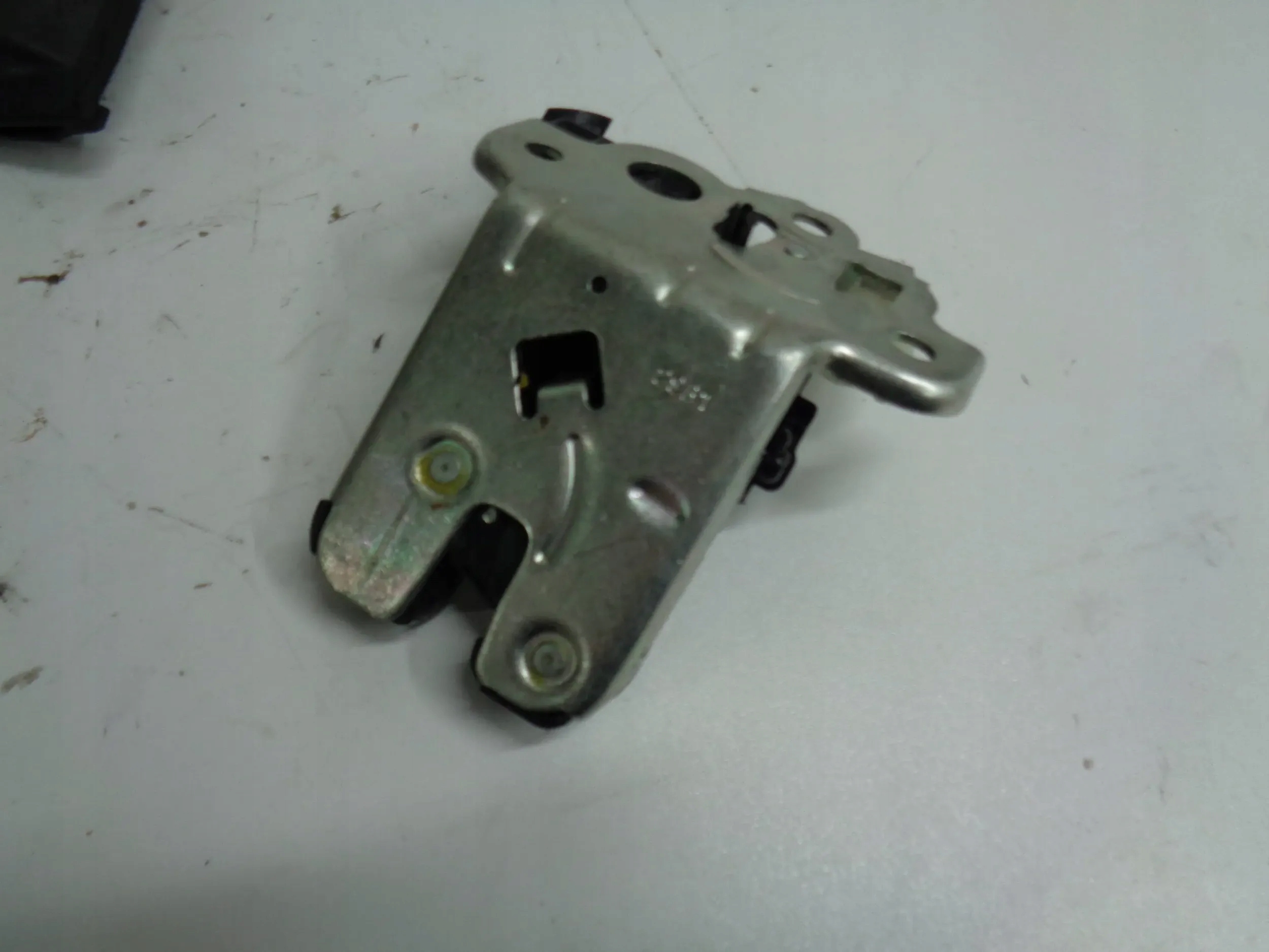 AUDI A6 C7 4G A7 lock bonnet rear part