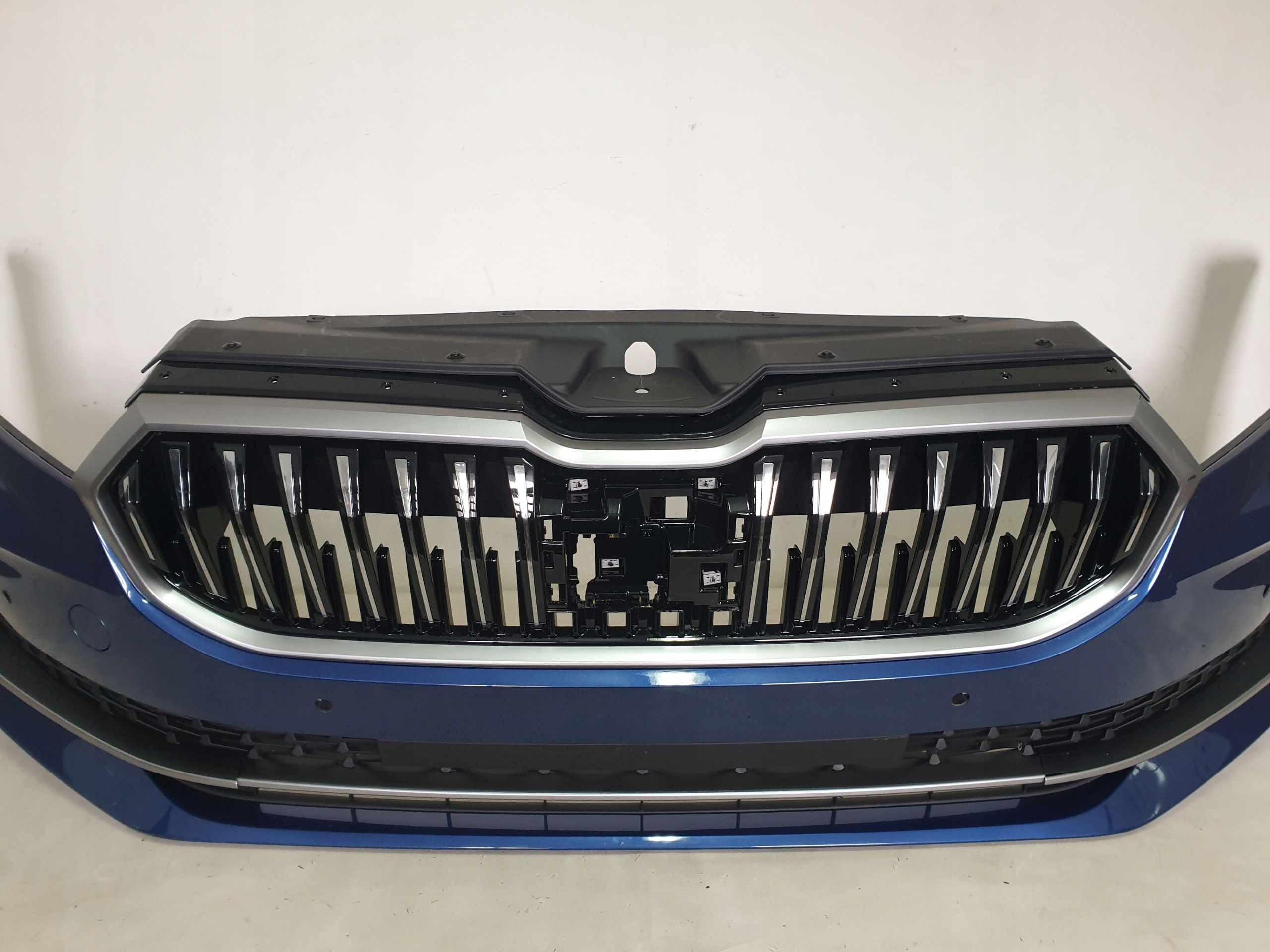 SKODA SUPERB IV 3P0 23-> bumper front front 6 x PDC cover 3P0807221
