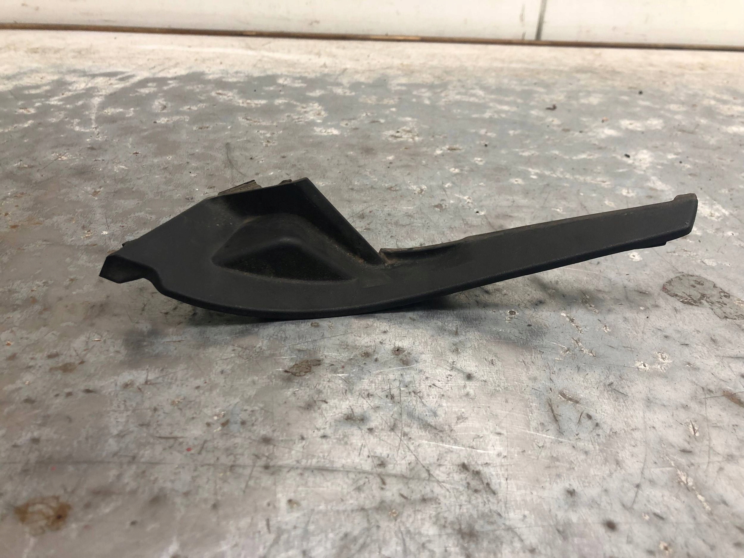 corner under the window left front KIA PICANTO III 86153-G6000