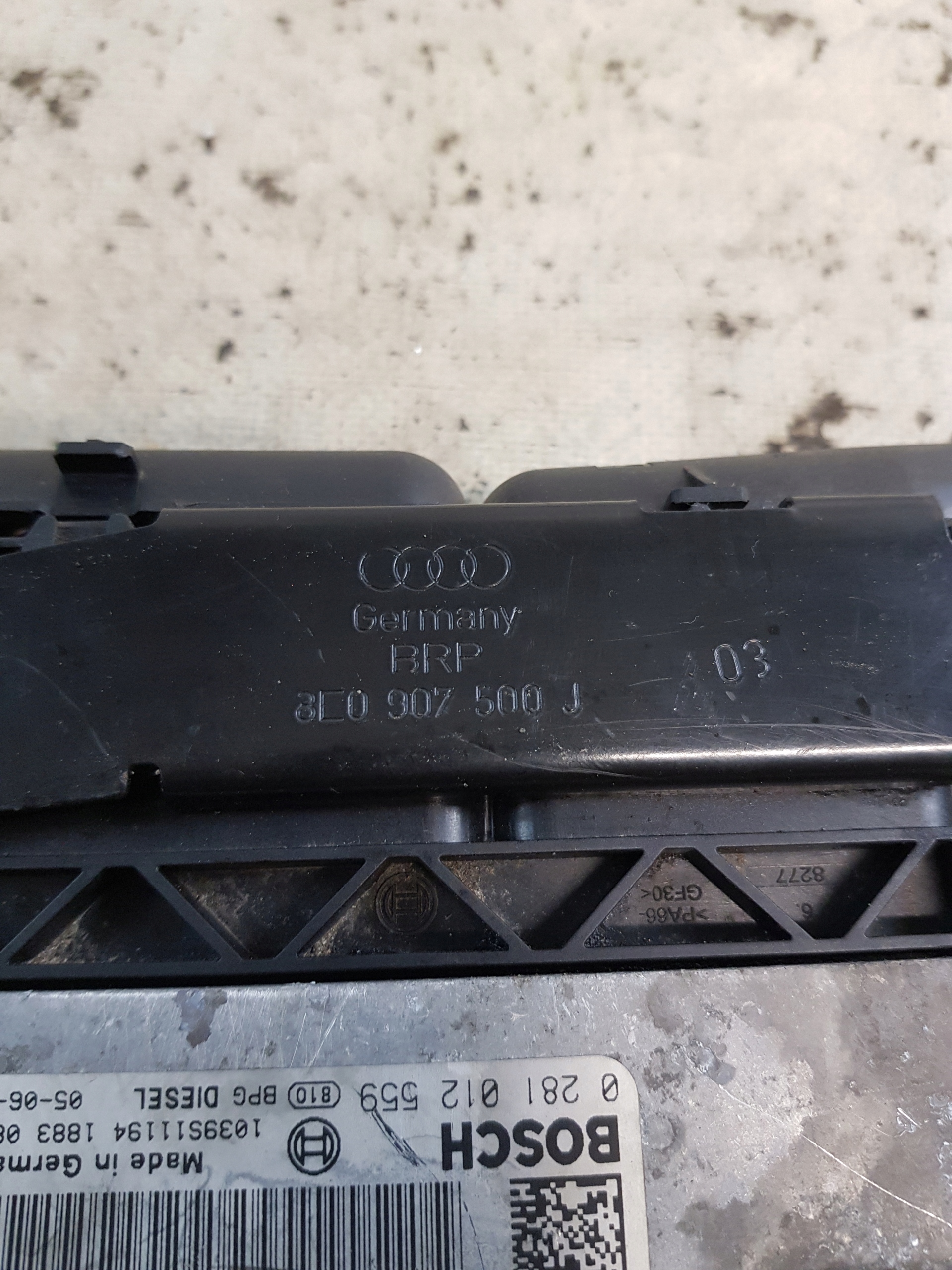 control unit of the engine AUDI A6 C6 2.7 TDI 4F0907401B 0281012559