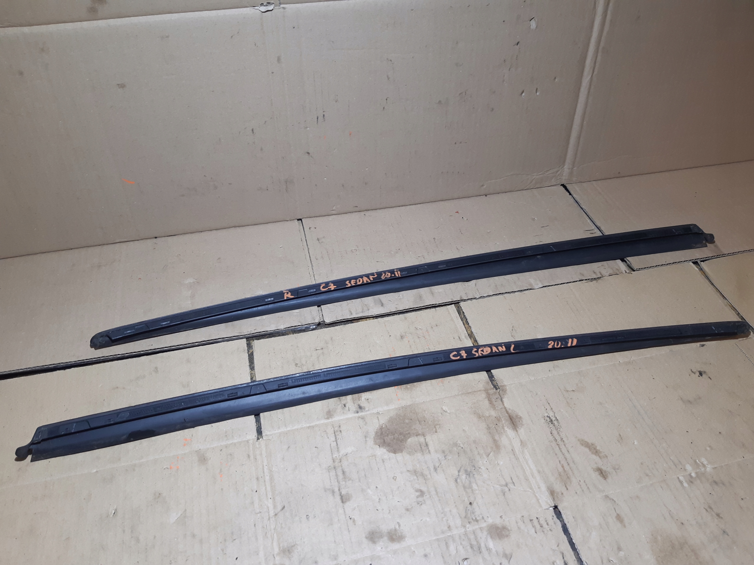 AUDI A6 C7 LISTWA SZYBY CZOŁOWEJ PRAWA LEWA KOMPLET 4G0854327A 4G0854328A